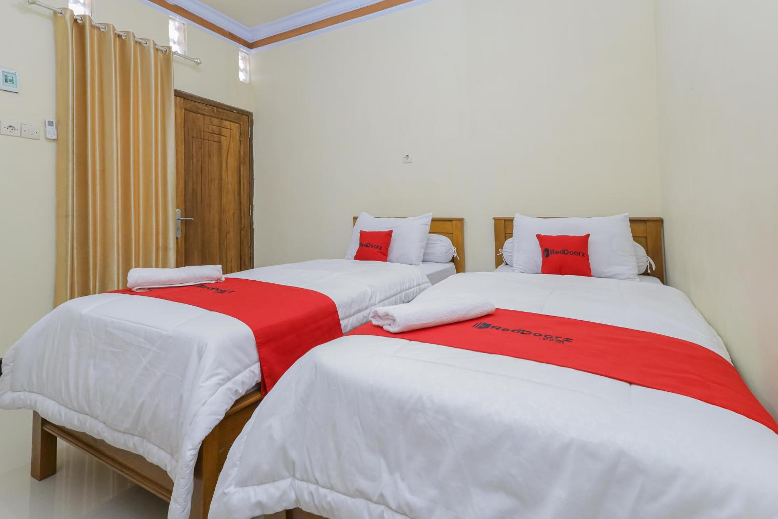 Standard Twin Room - Photo 6