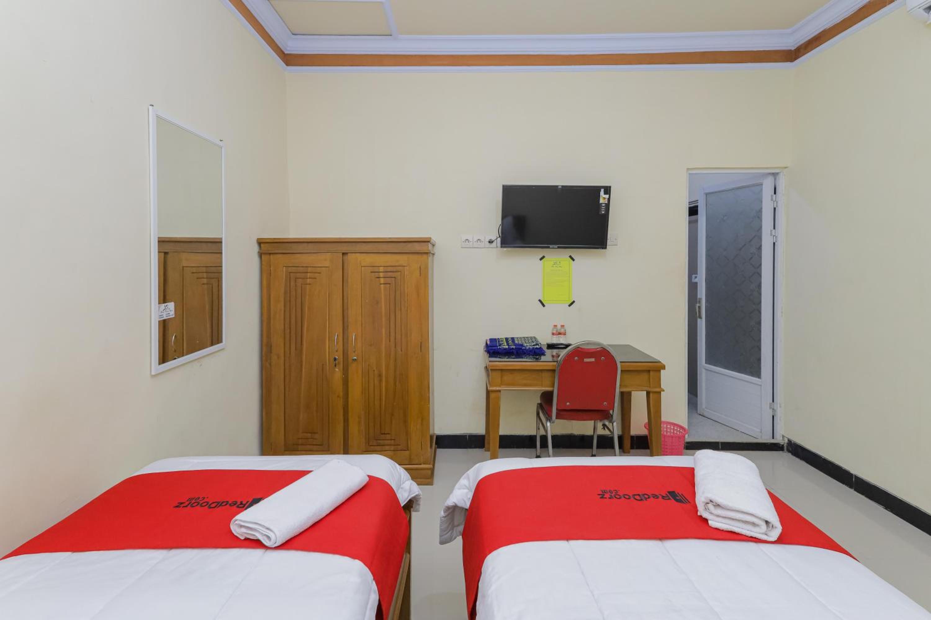 Standard Twin Room - Photo 5