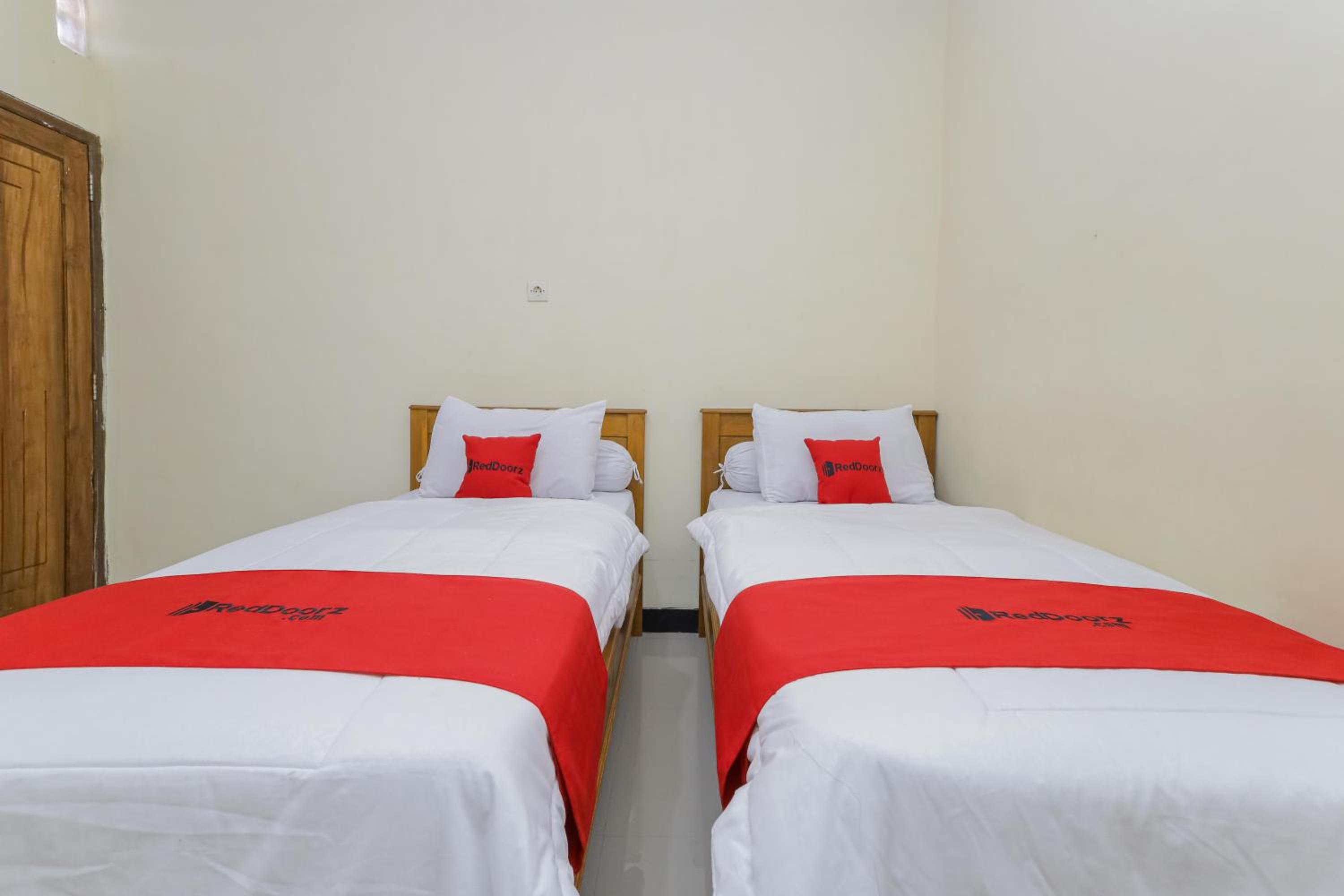 Standard Twin Room - Photo 8
