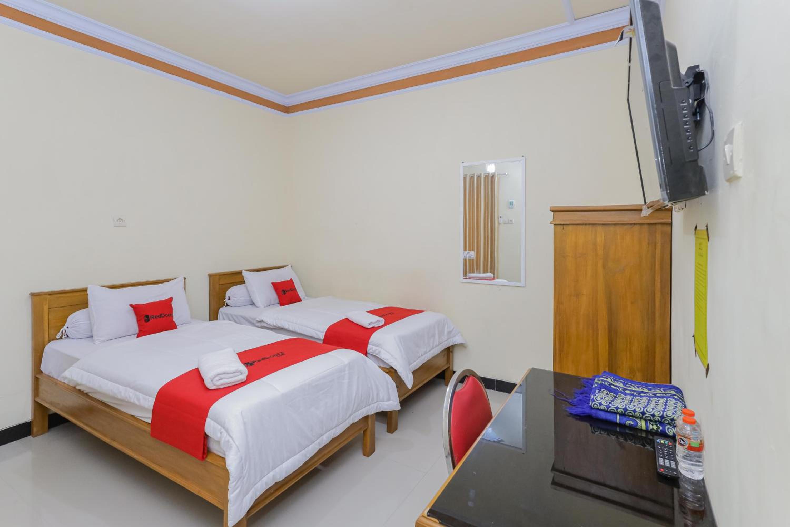Standard Twin Room - Photo 1