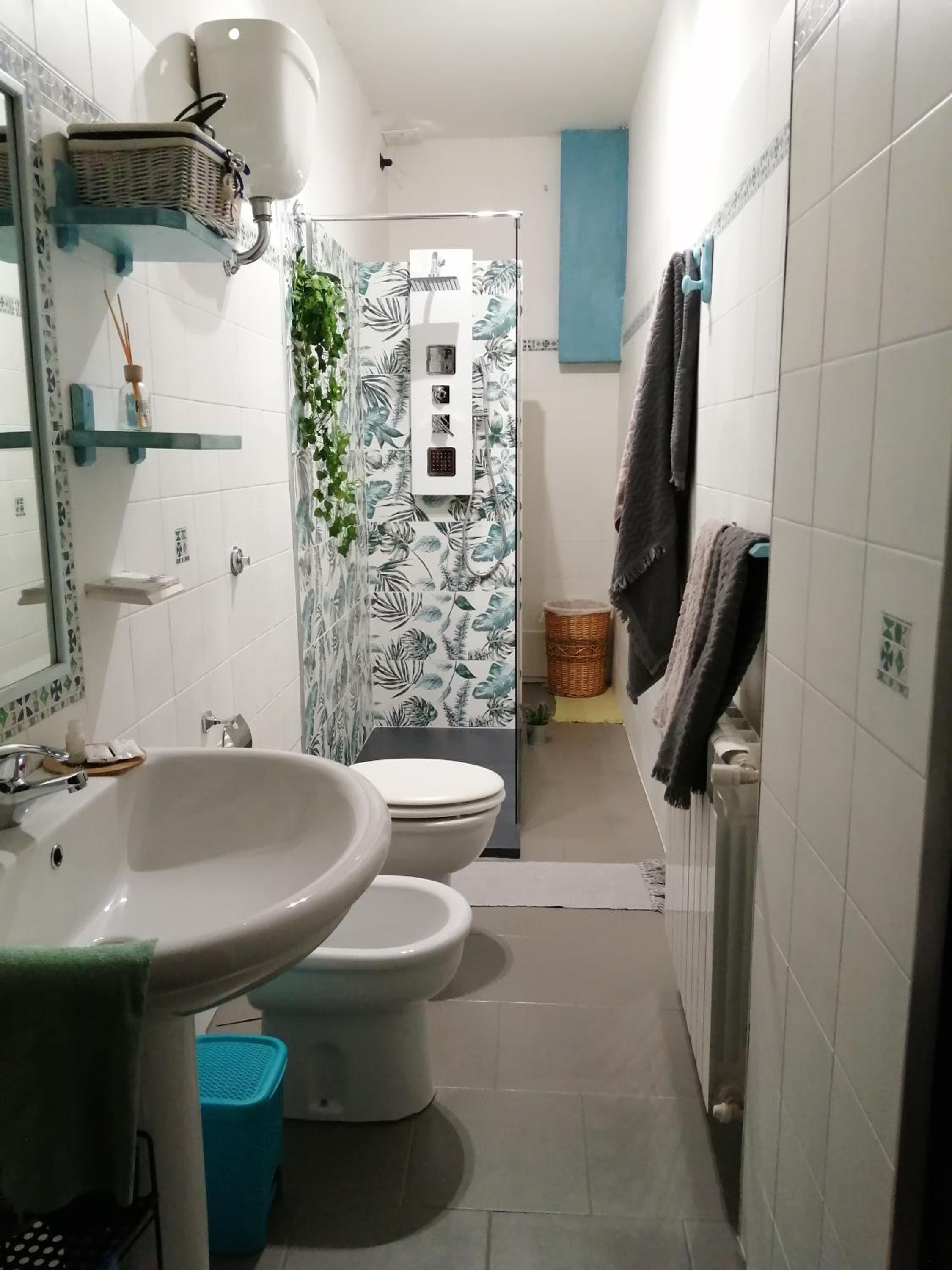 Queen Room With Shared Bathroom photo 2