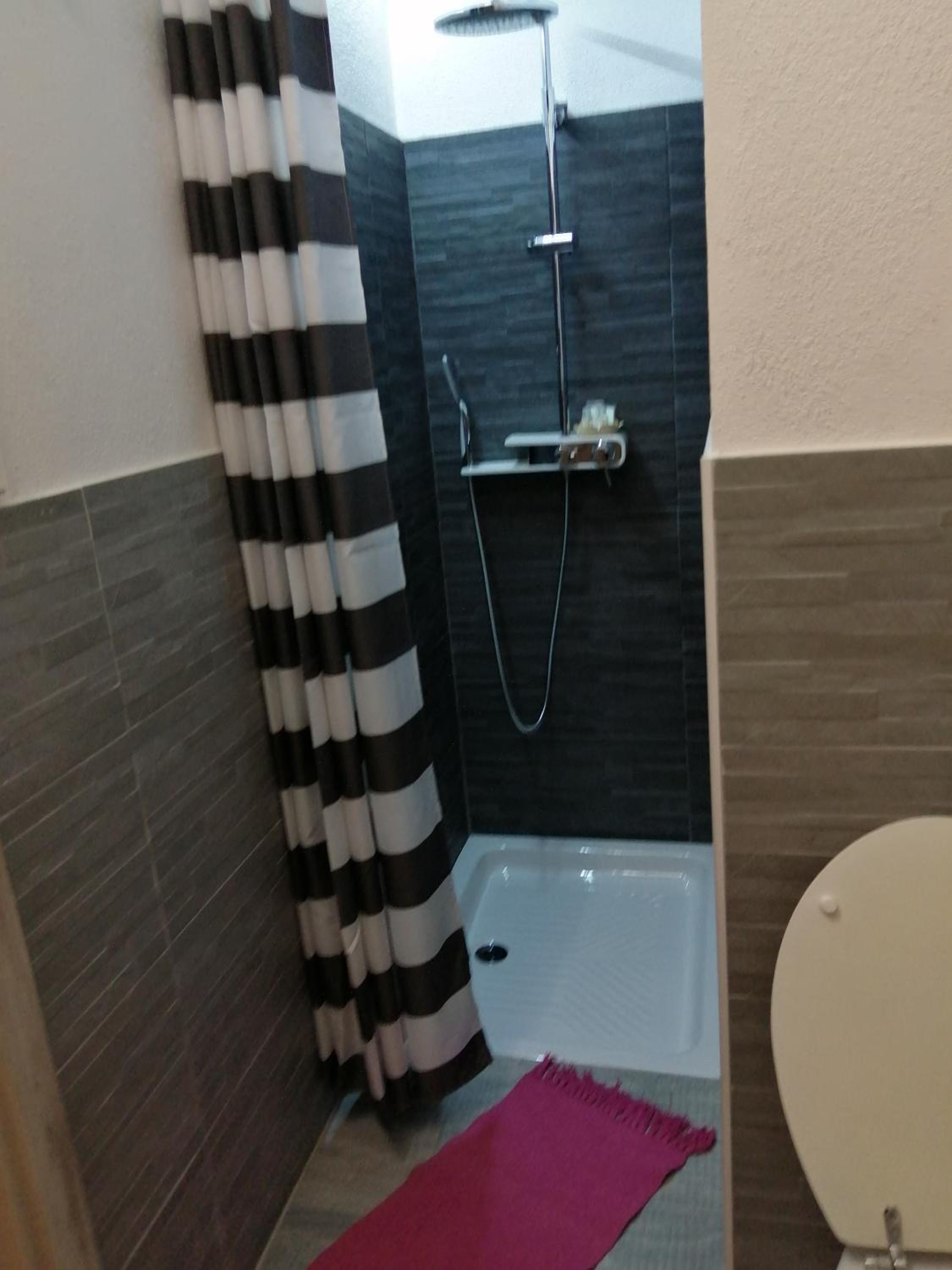 Double Room with Private Bathroom - Photo 7