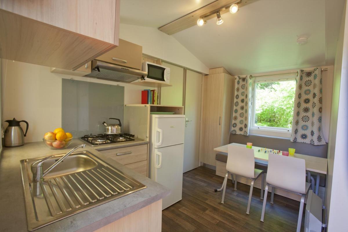 Two-Bedroom Mobile Home with Terrace (4 Adults) photo 3