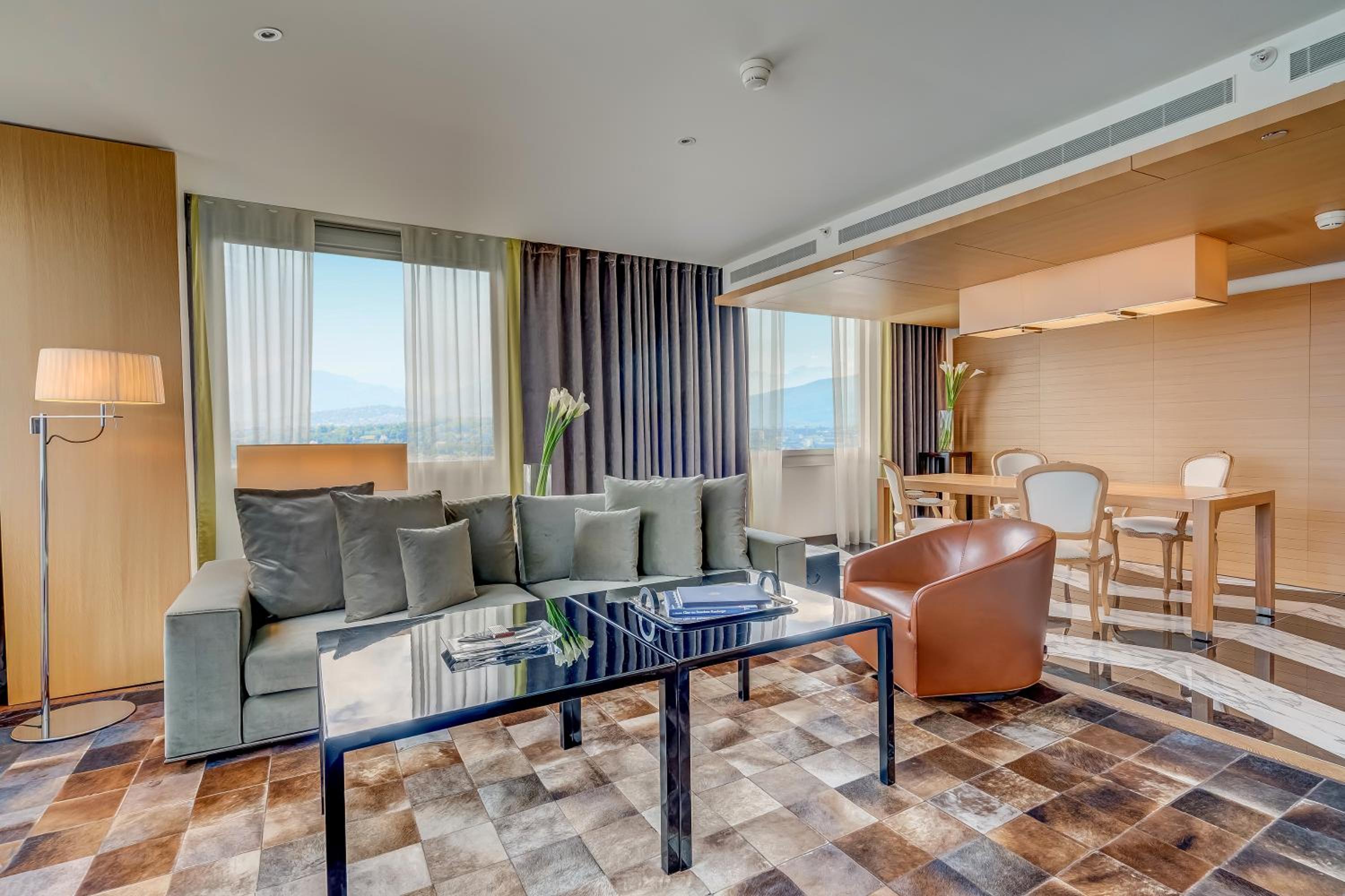 Presidential Suite with Lake View thumbnail 6