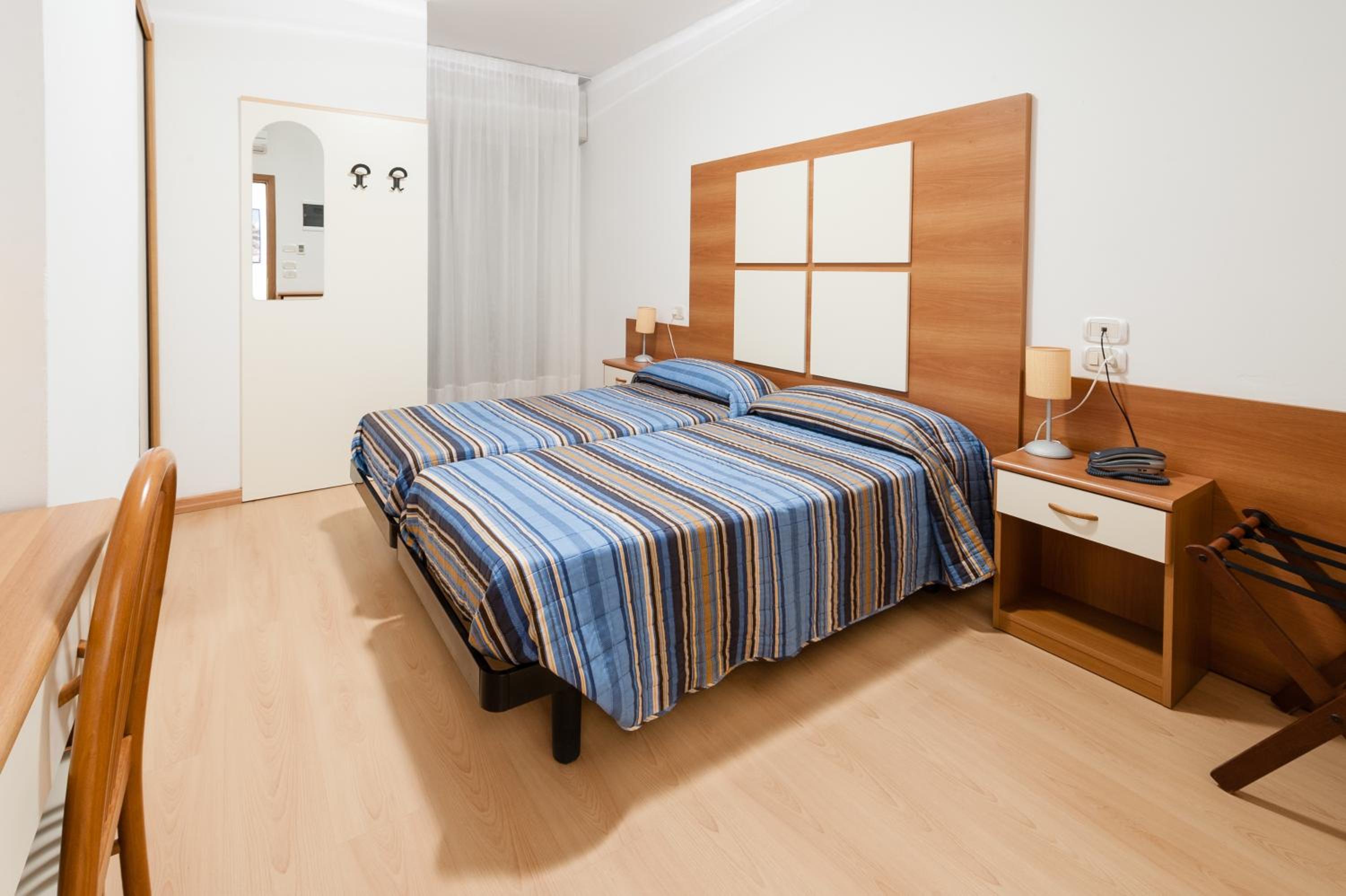 Superior Double or Twin Room photo 3