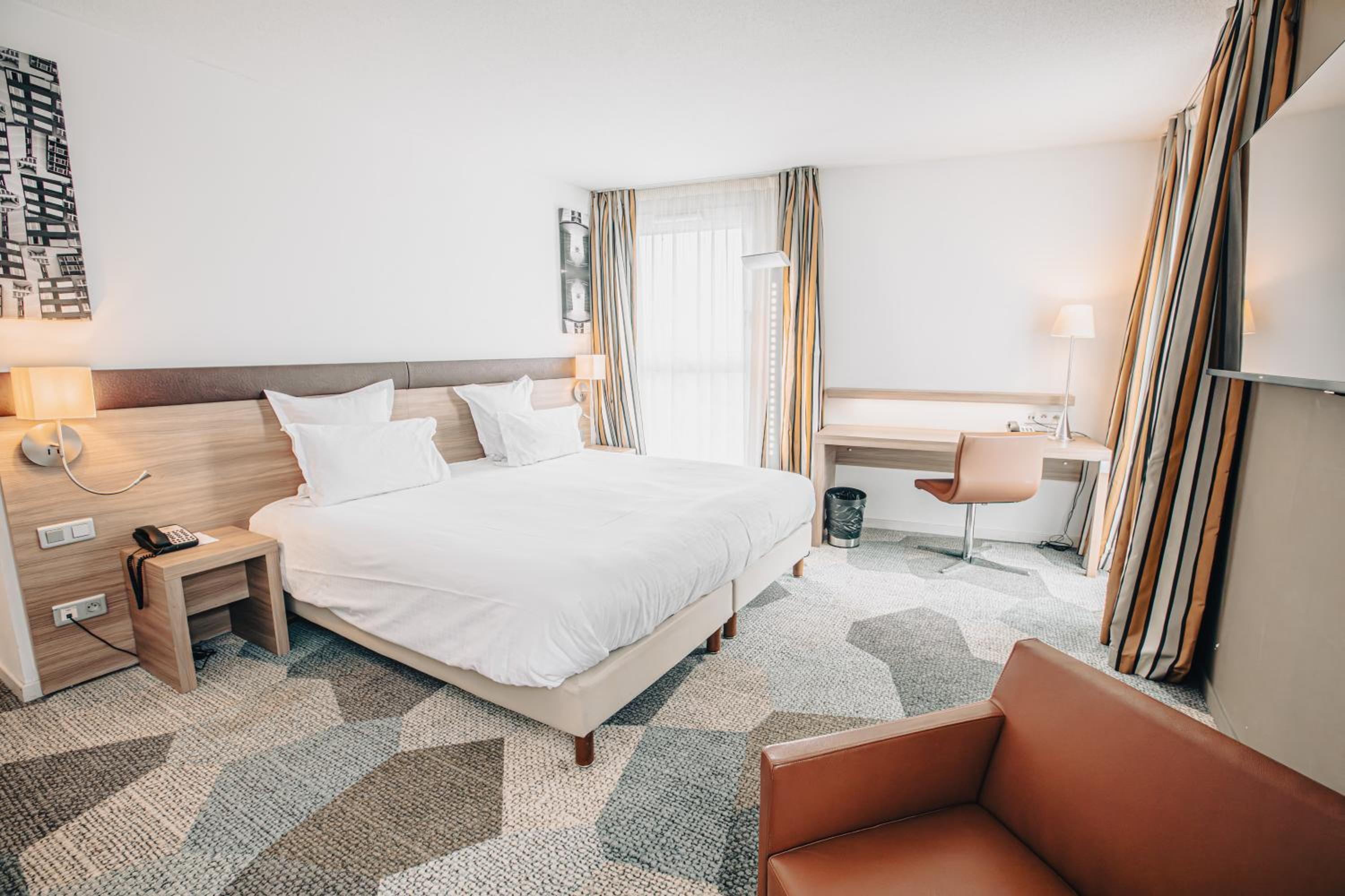 King Suite with Sofa Bed - Photo 10