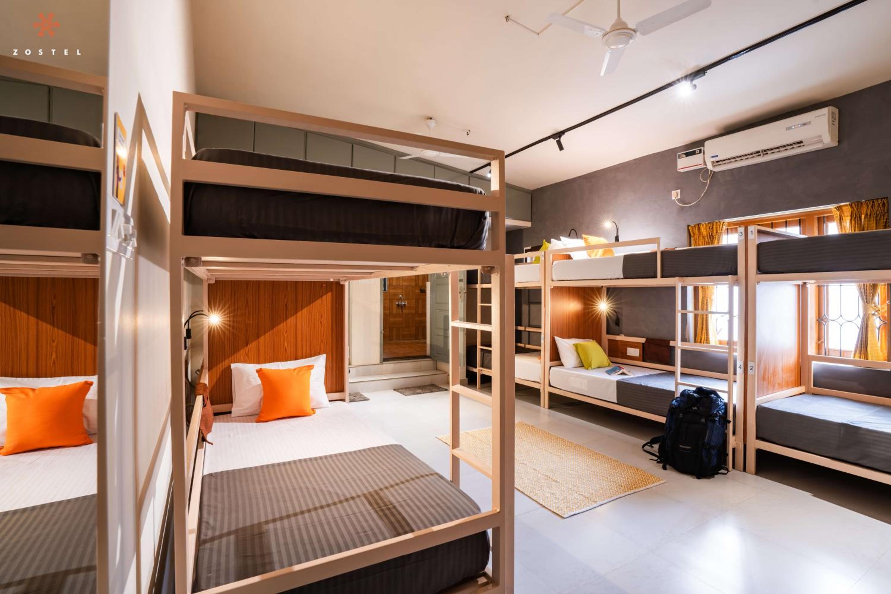 Bed in Deluxe 10-Bed Mixed Dormitory Room photo 3