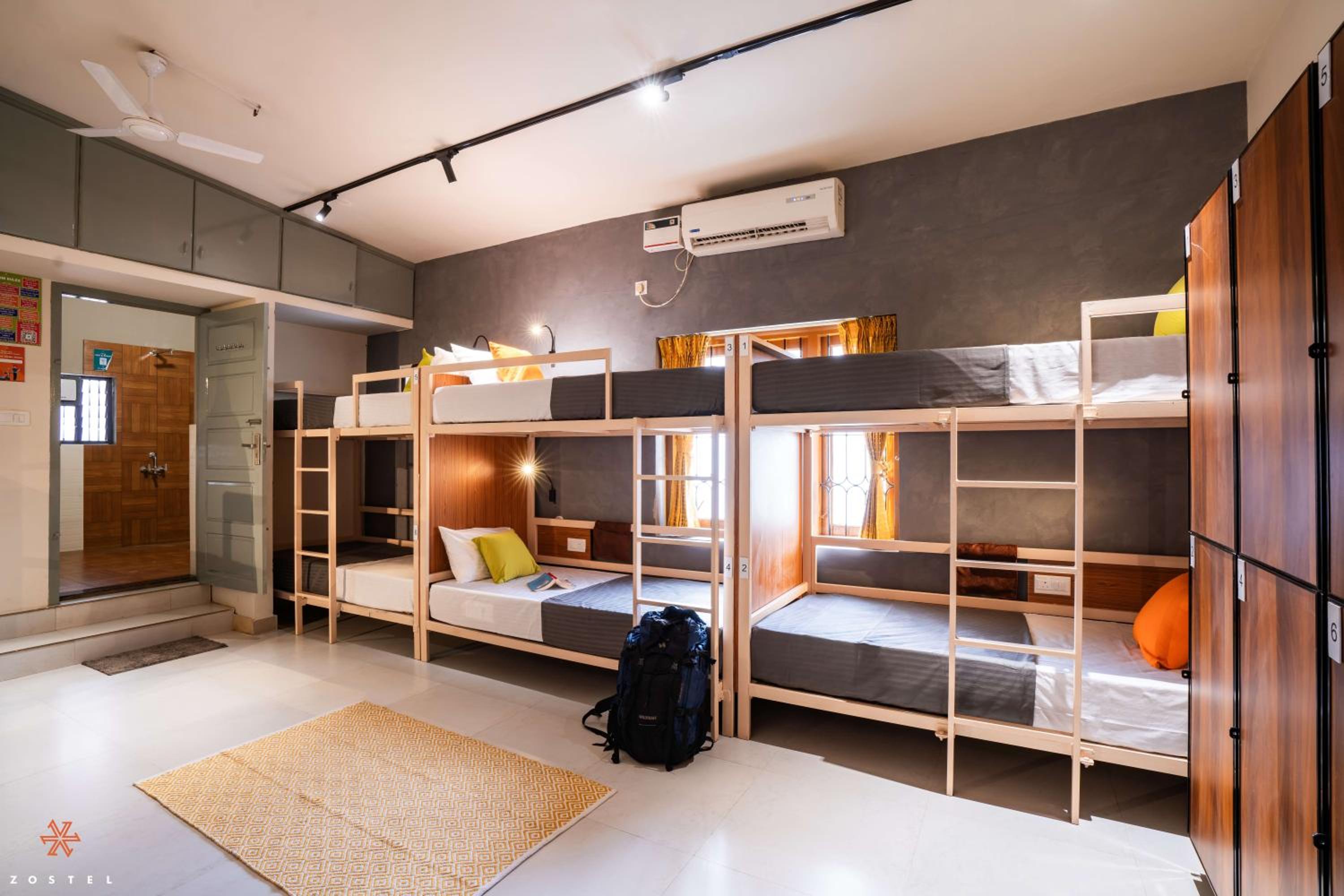 Bed in Deluxe 10-Bed Mixed Dormitory Room photo 1