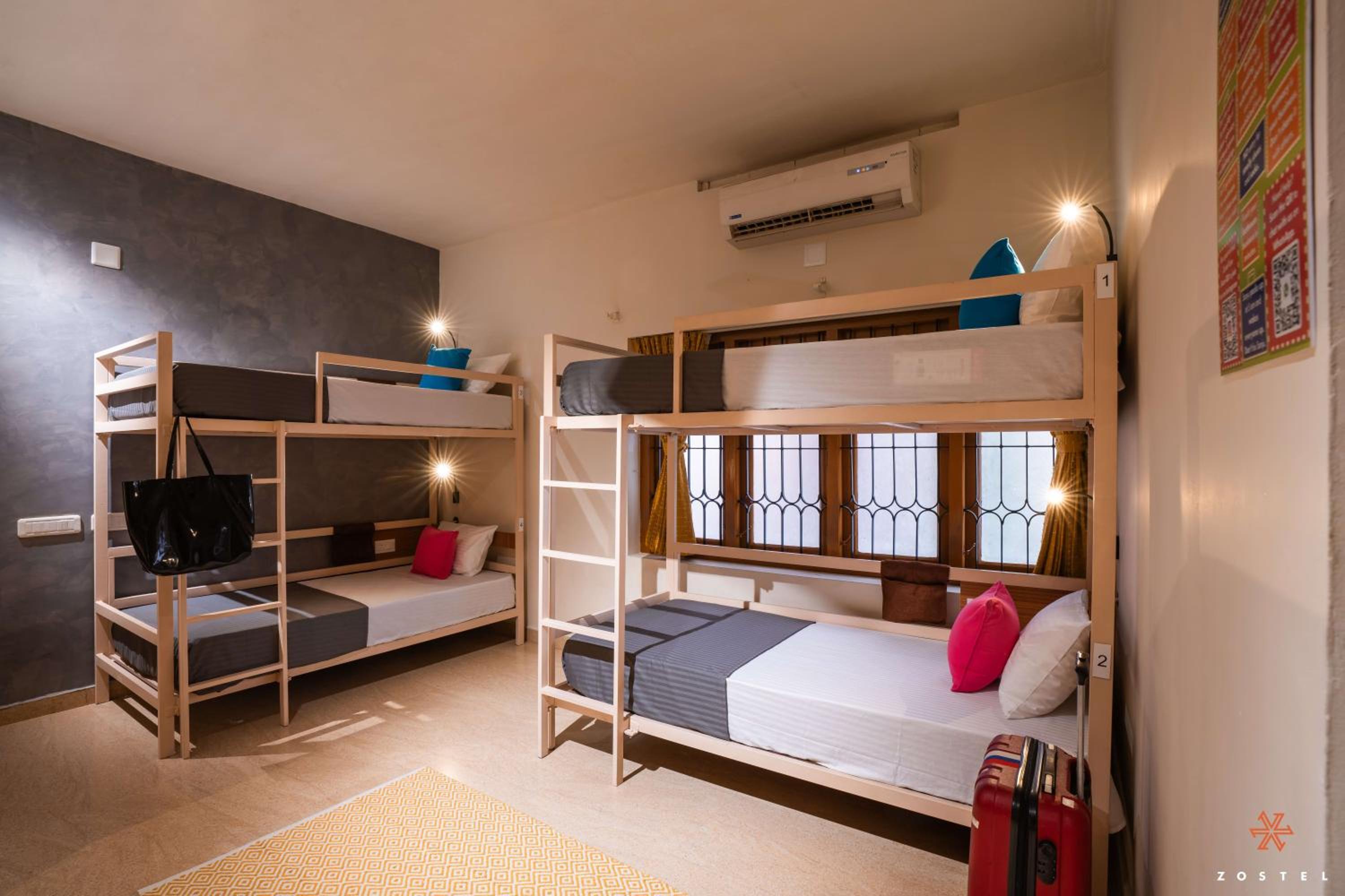 Bed in Deluxe 6-Bed Female Dormitory Room photo 3