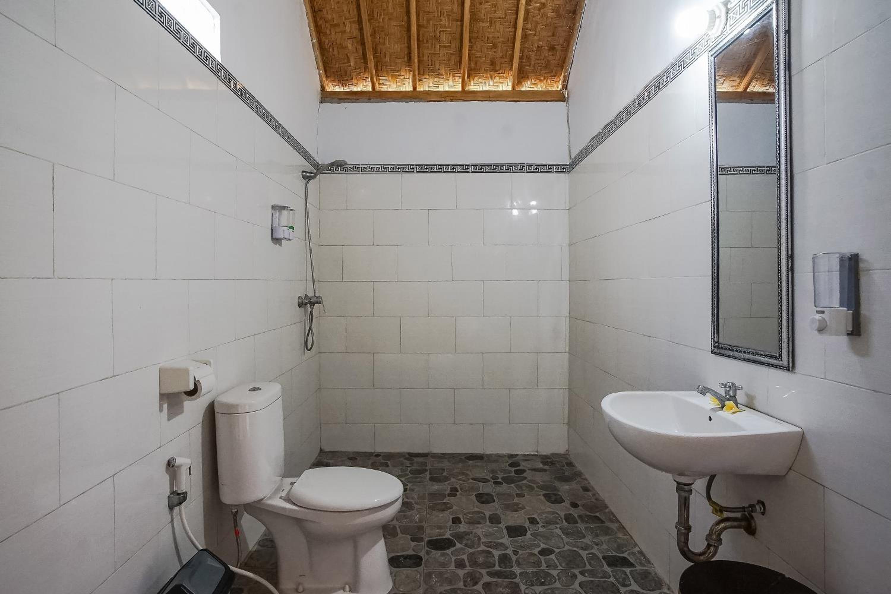 Deluxe Double Room - Photo 12