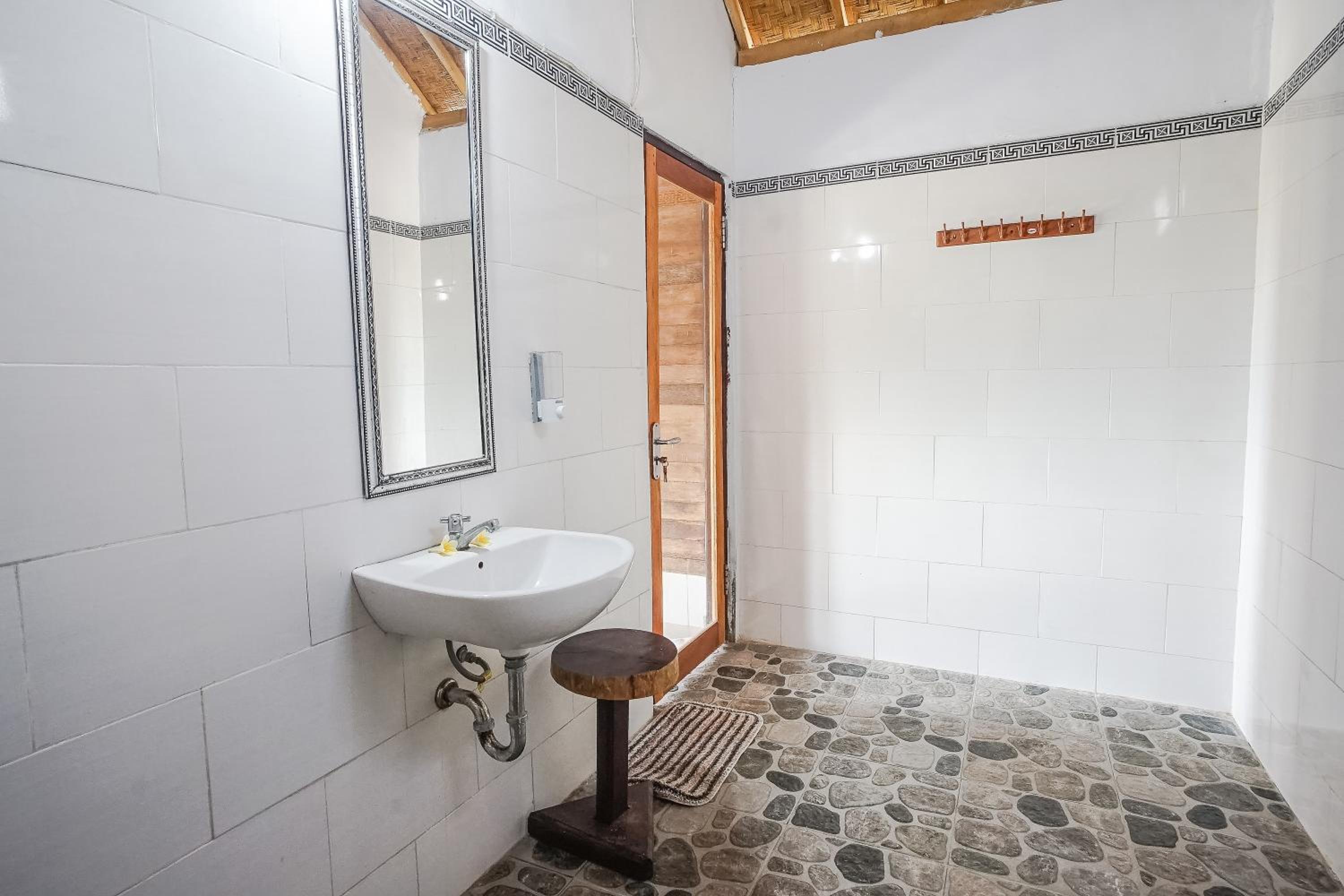 Deluxe Double Room - Photo 11