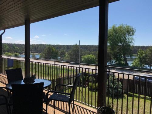 Apartment with Lake View - Photo 2