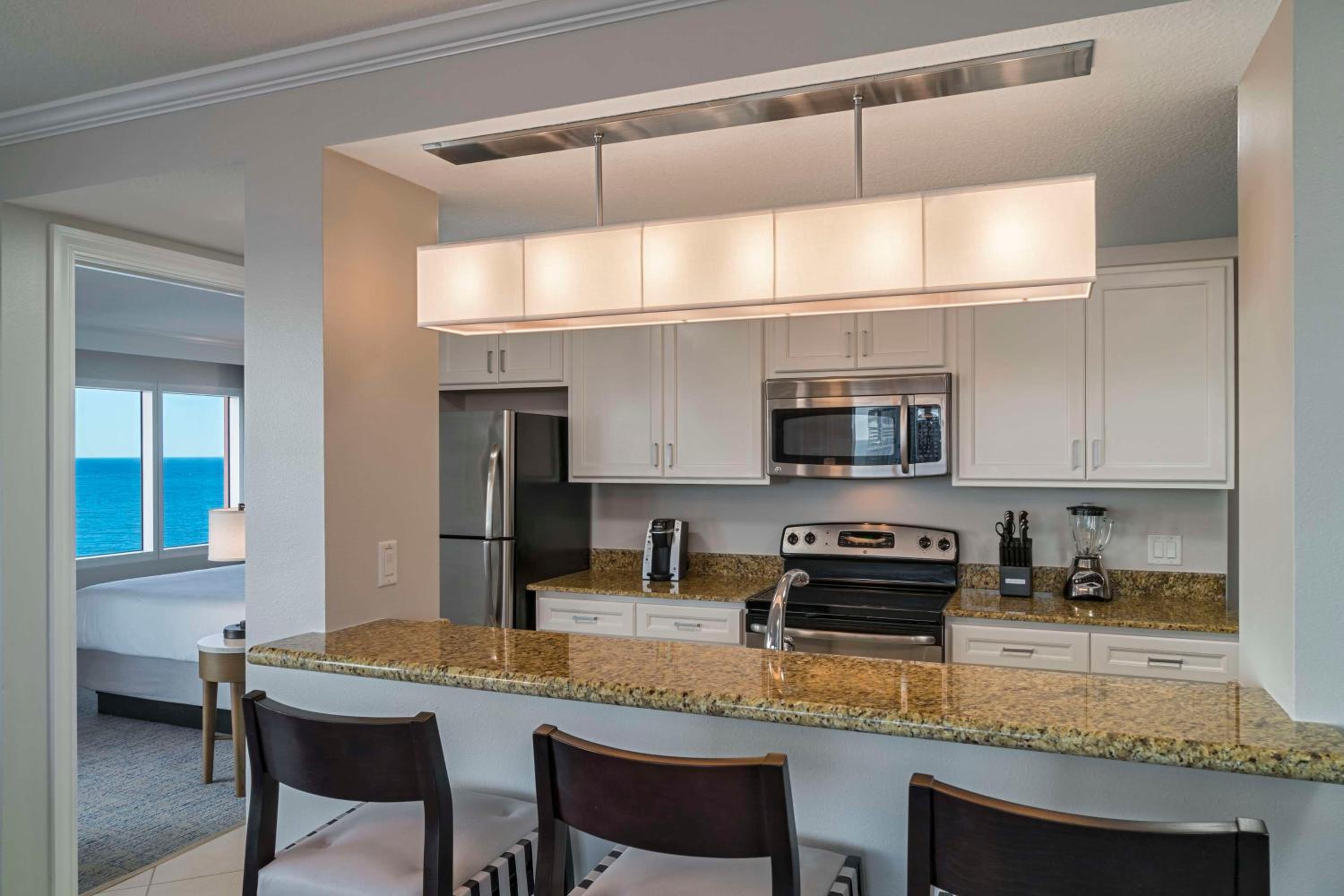 Two-Bedroom Suite with Kitchen and Ocean View - Photo 6