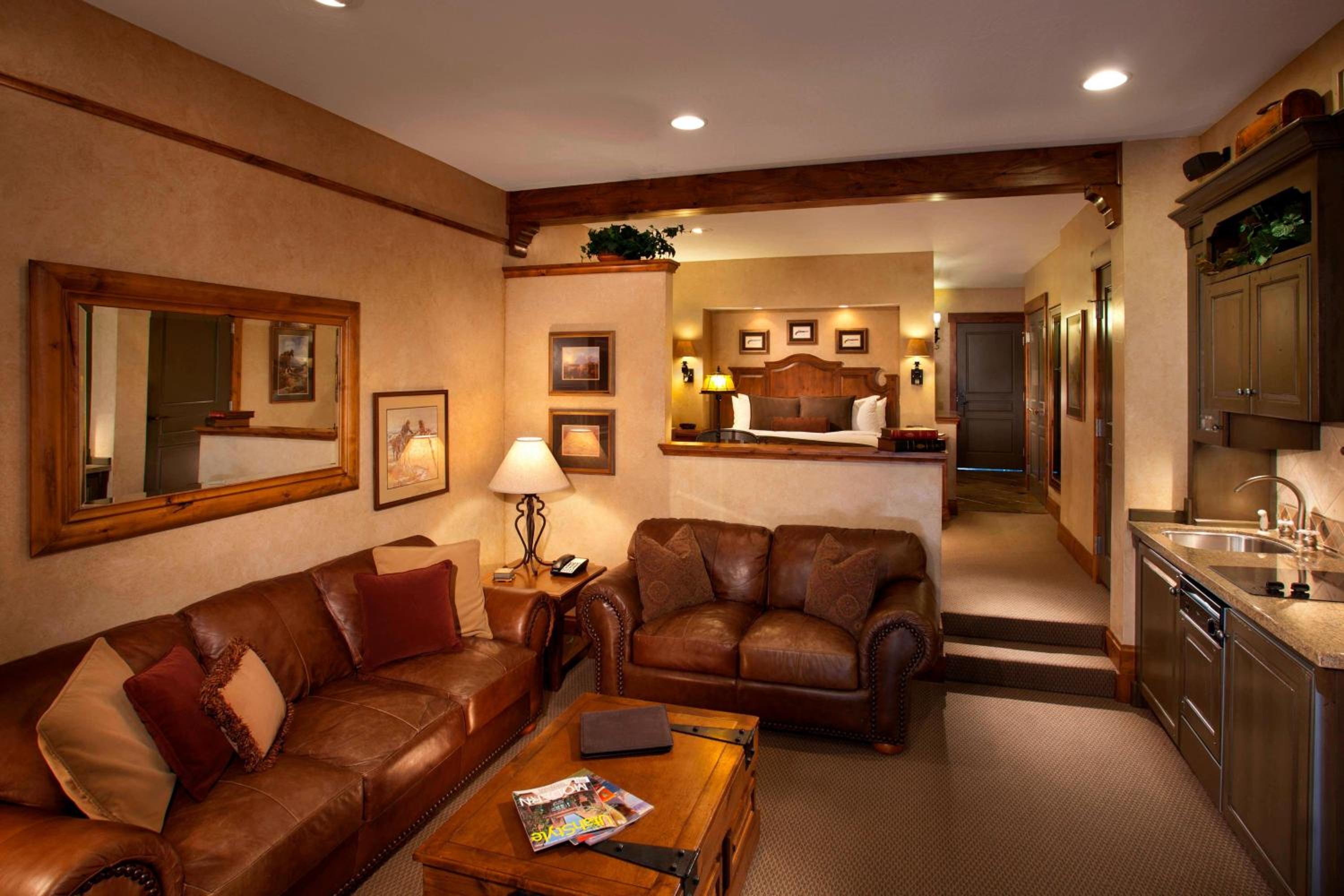 Executive Suite - Photo 4