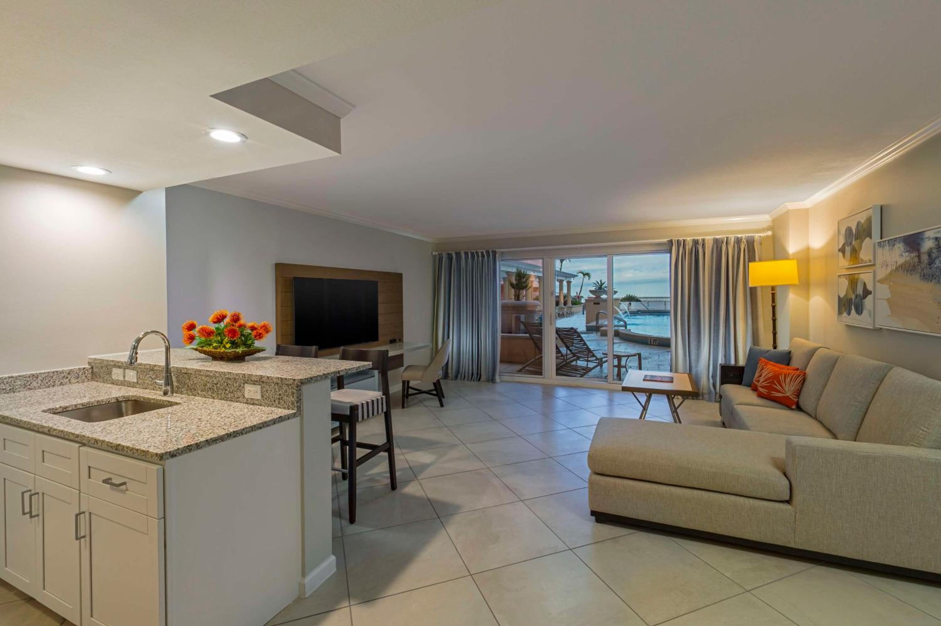 King Suite with Kitchenette - Poolside - Photo 1