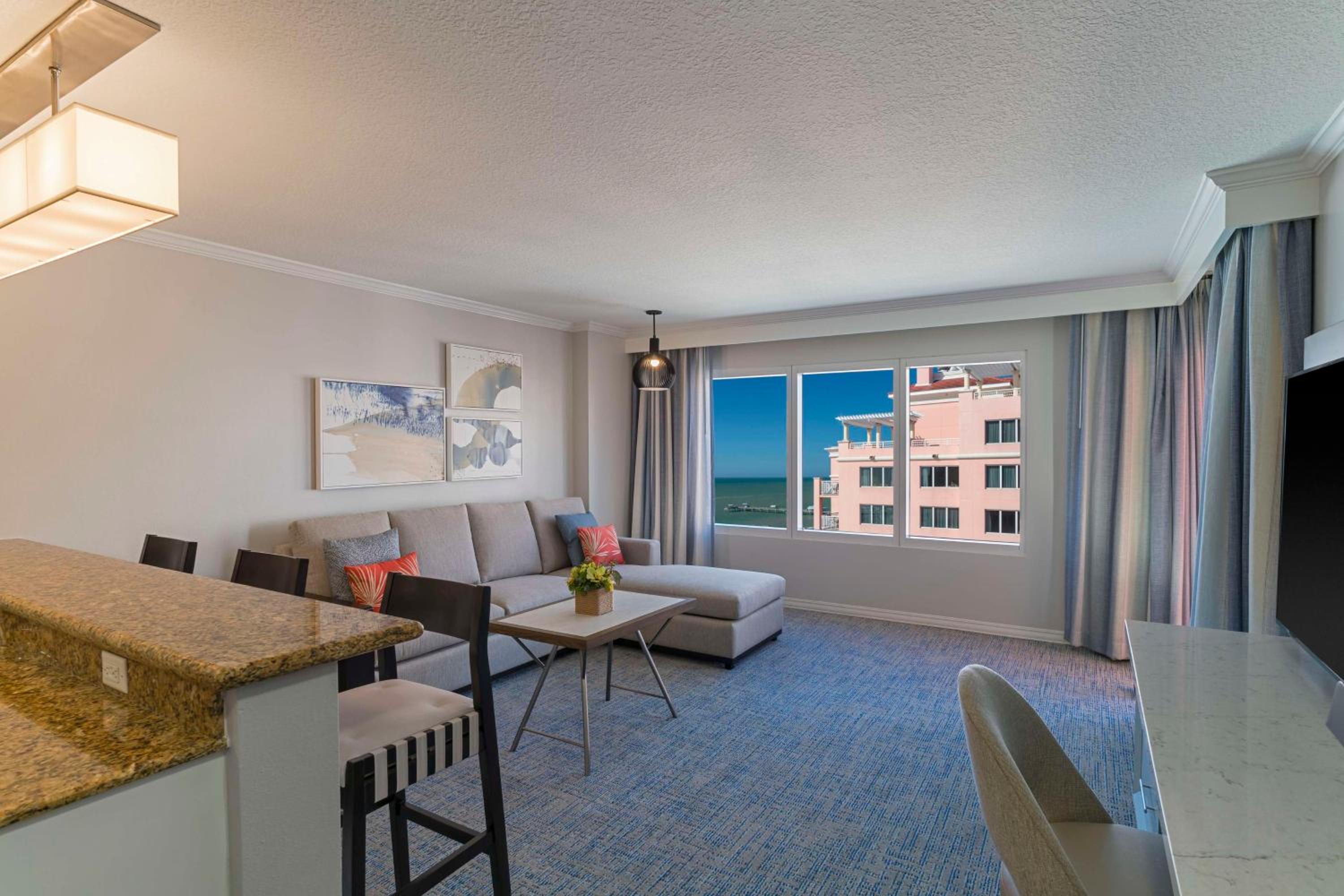 One-Bedroom King Suite with Kitchen and Pool View - Photo 5