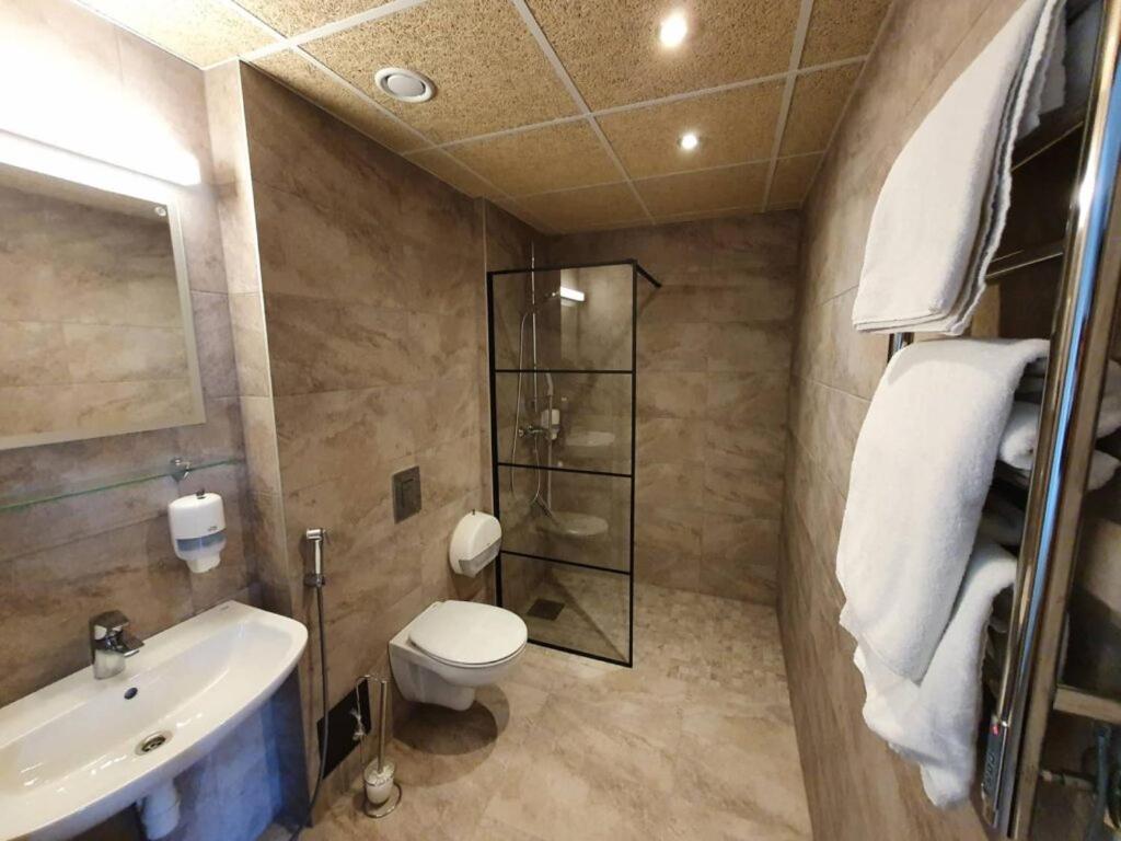 Standard Suite - Photo 2