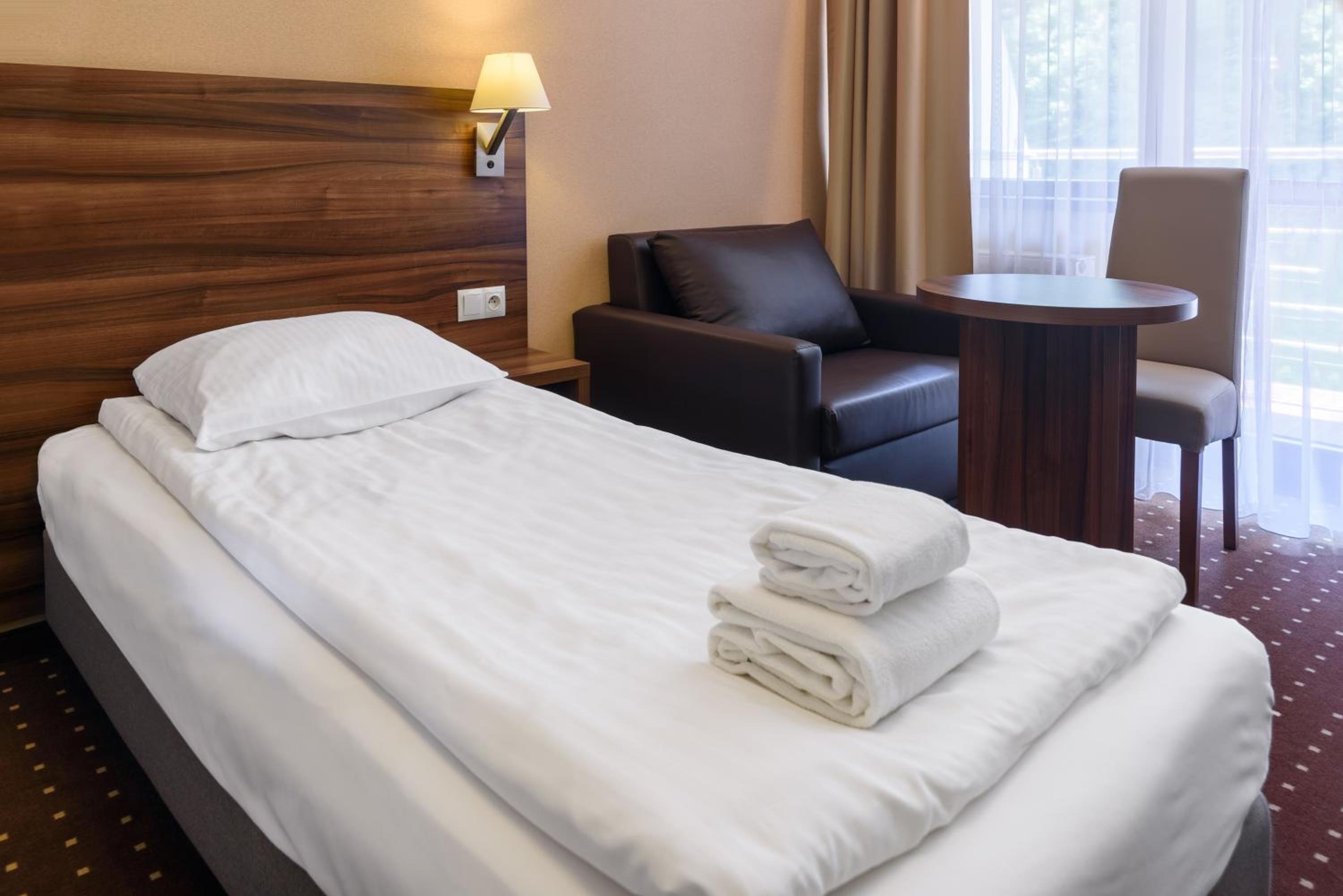 Triple Room with Balcony - Photo 9