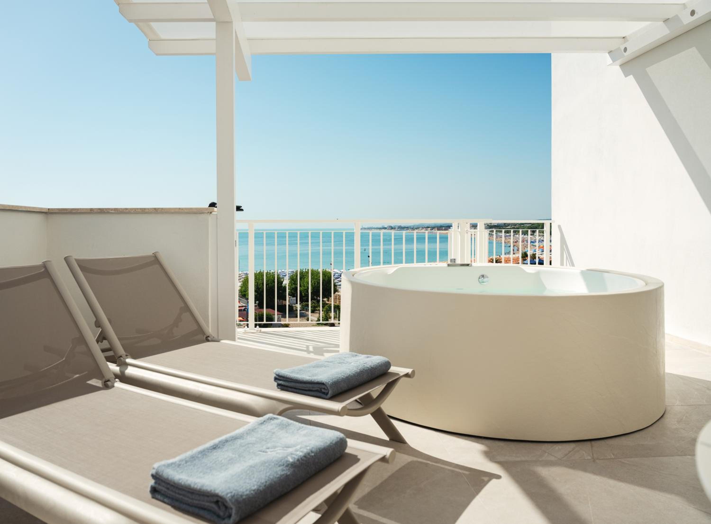 Junior Suite with Sea View - Photo 6