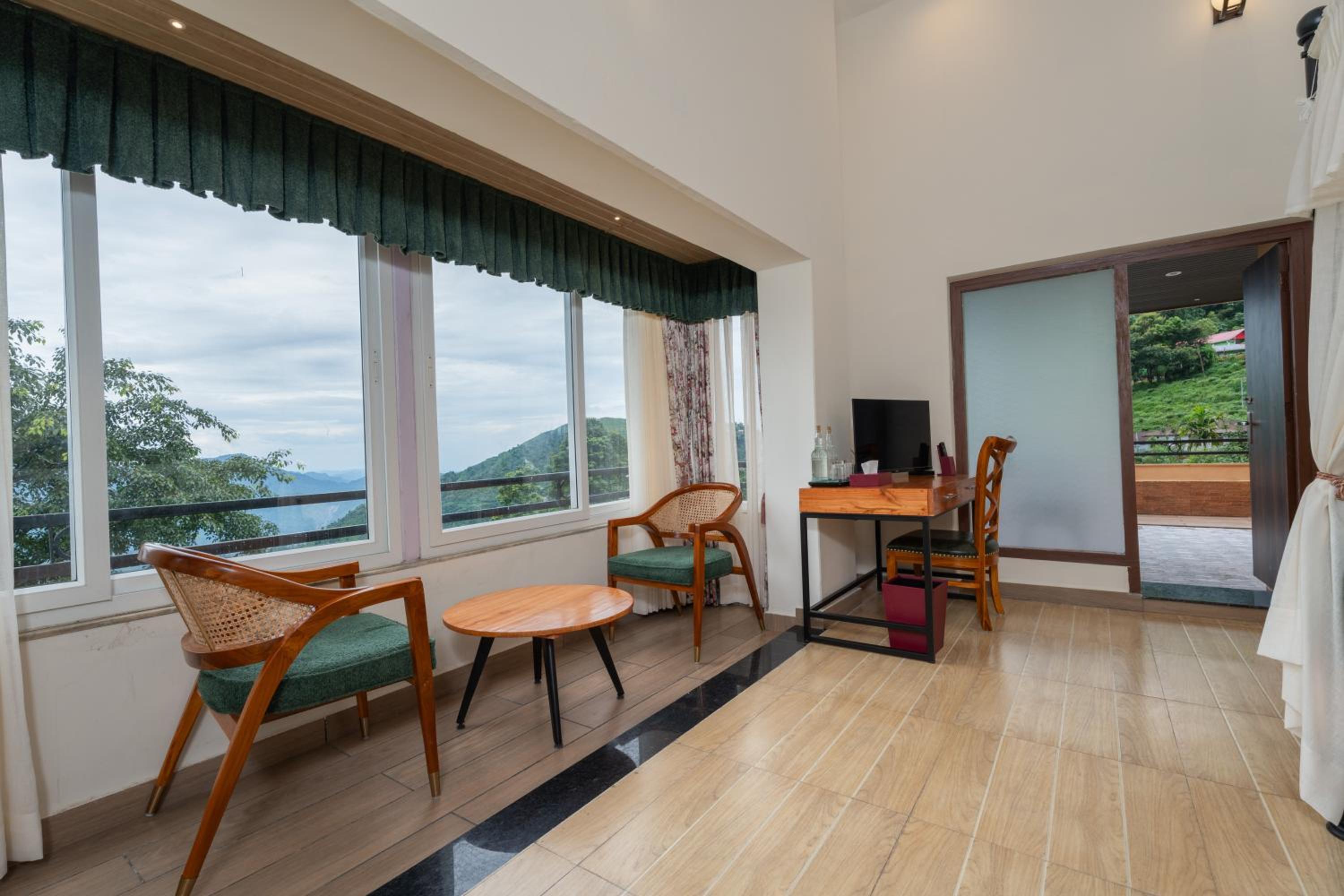 Premium Suite With Balcony photo 1
