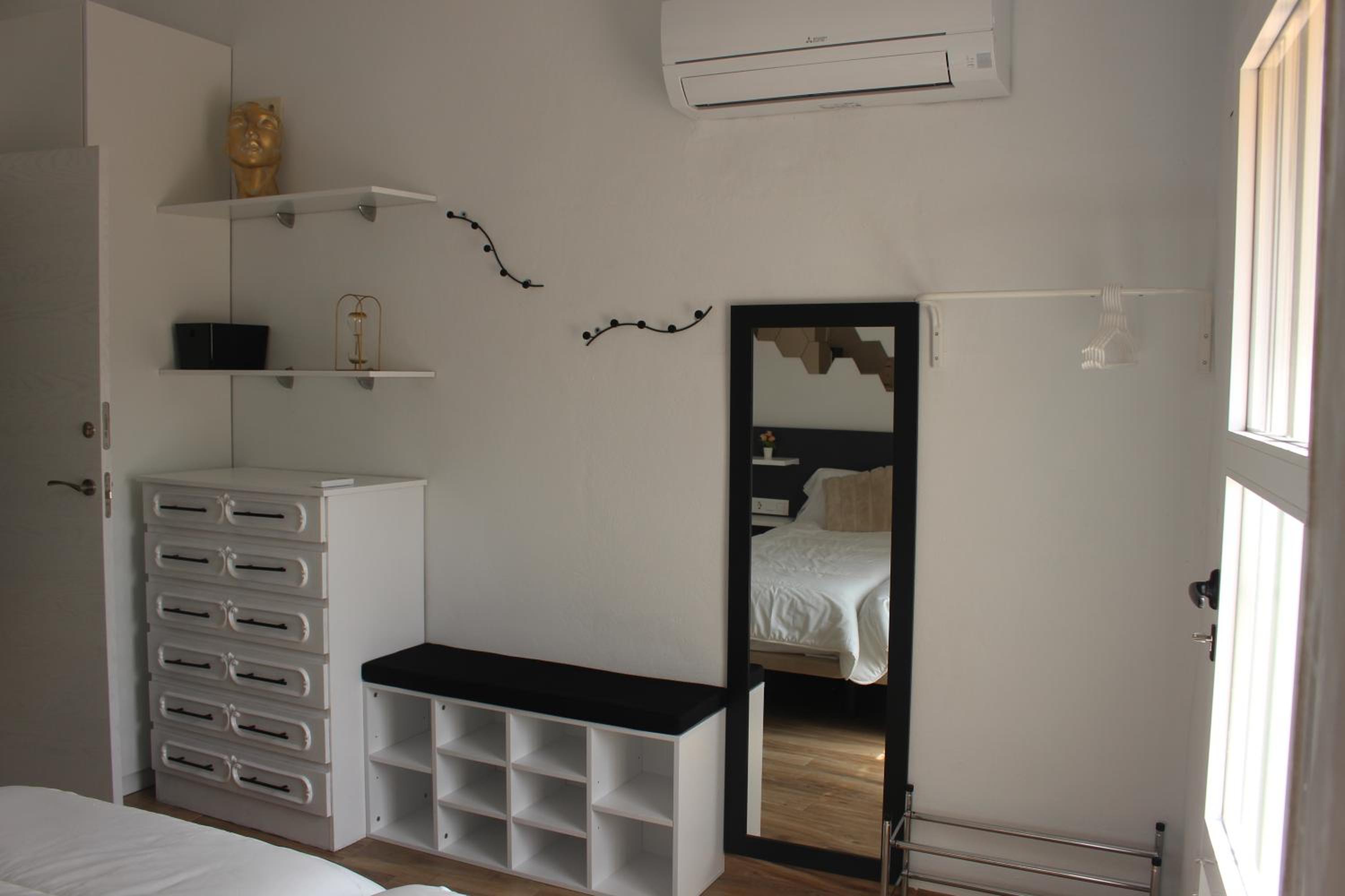 Four-Bedroom House photo 3