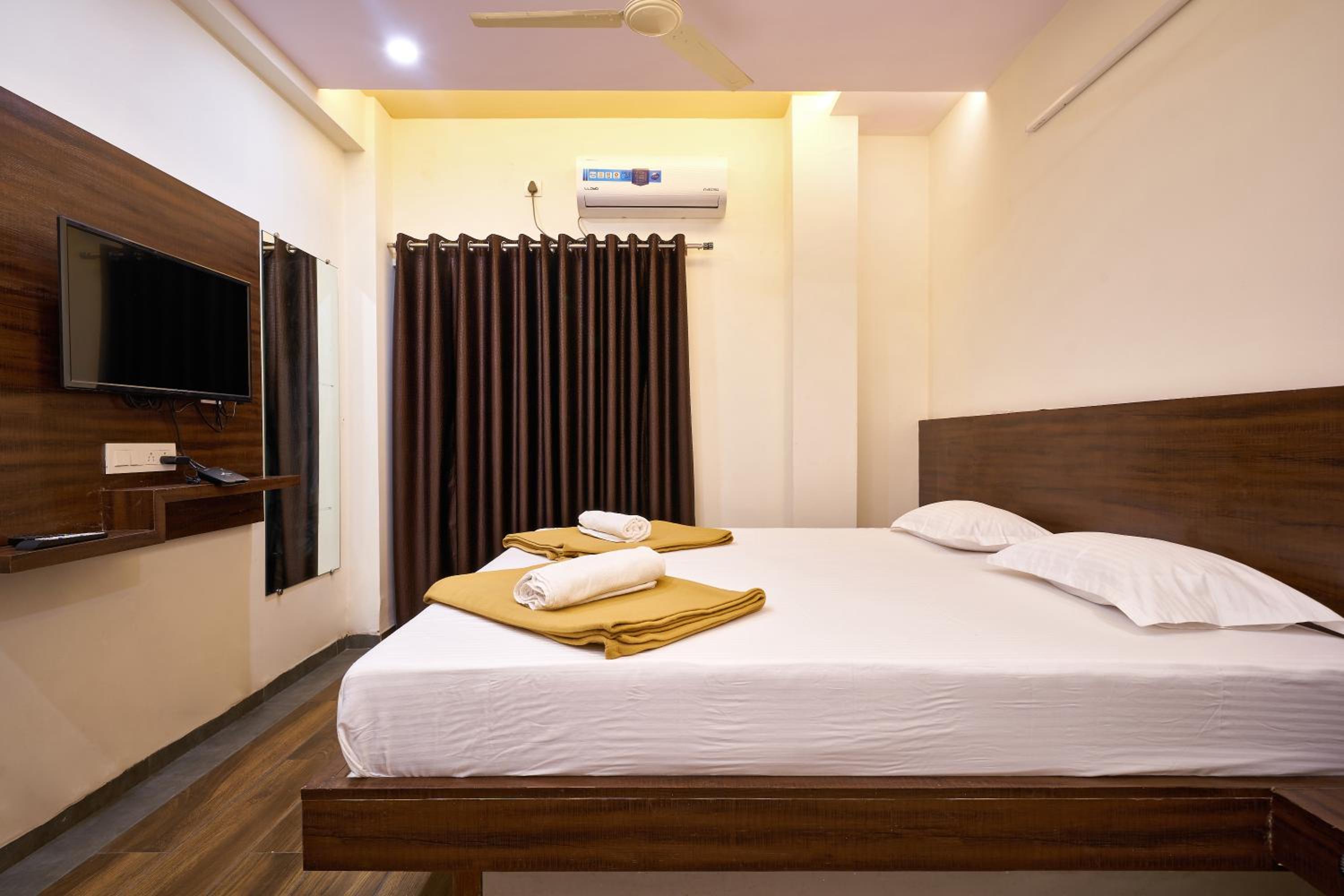 Standard Double Room With Fan photo 1