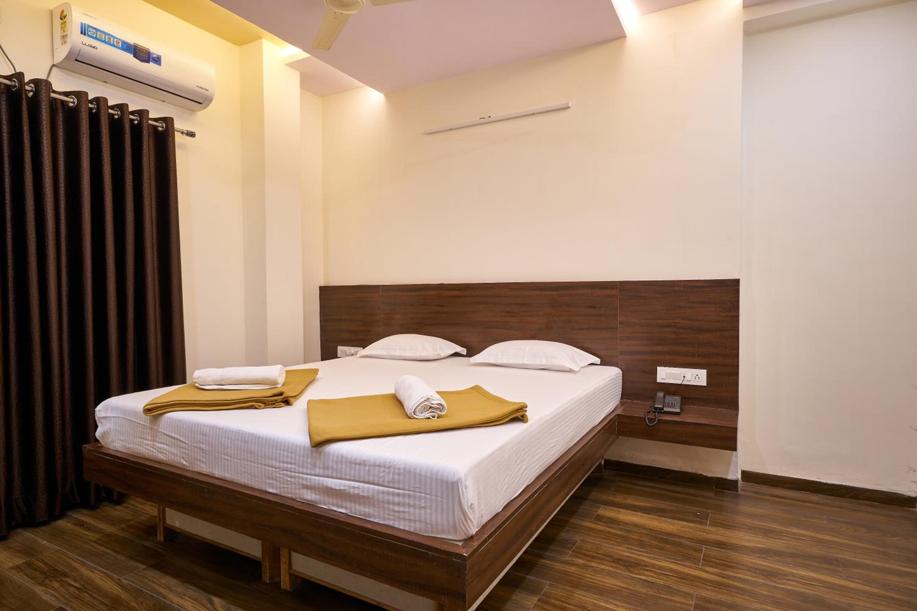 Standard Double Room With Fan photo 3