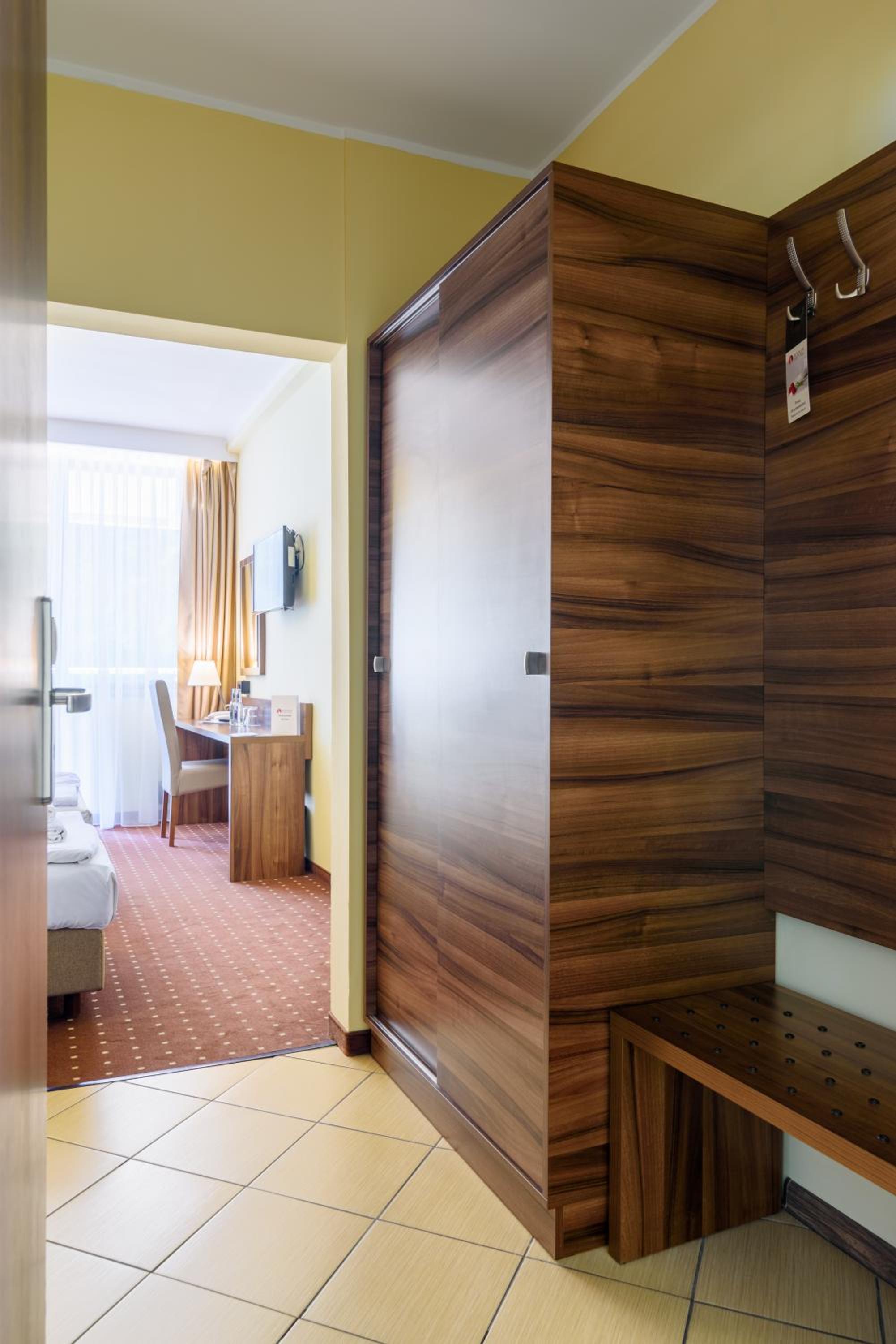 Twin Room - Photo 1