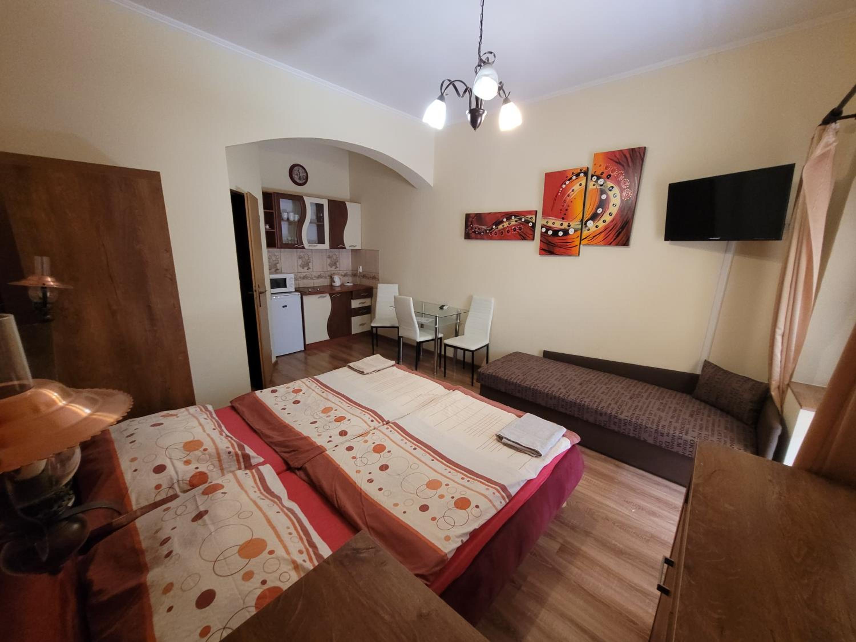 Studio (3 Adults) - Photo 1