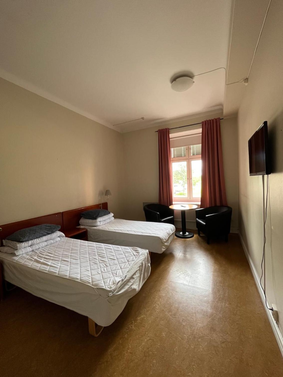 Twin Room with Shared Bathroom photo 1