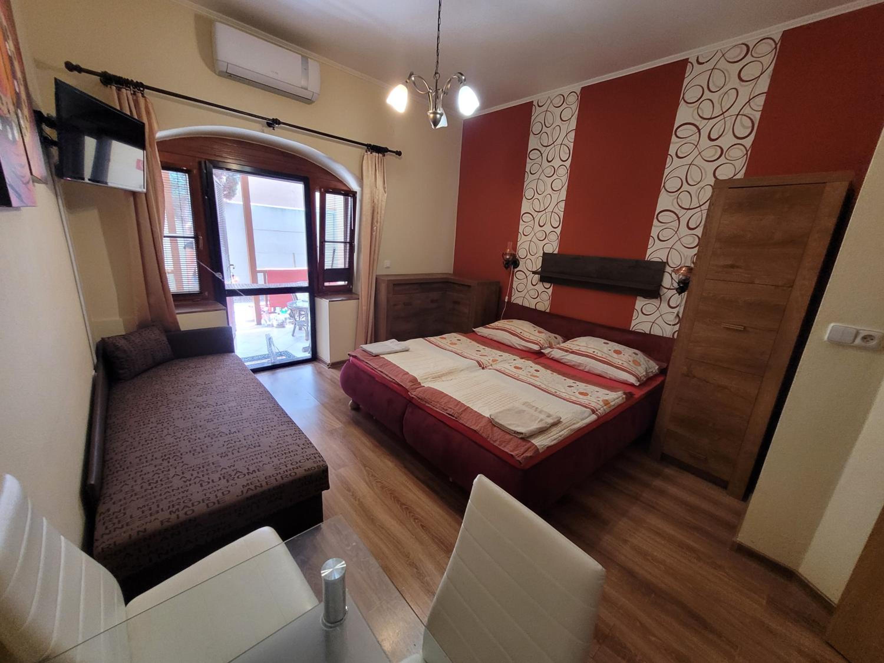 Studio (3 Adults) - Photo 2