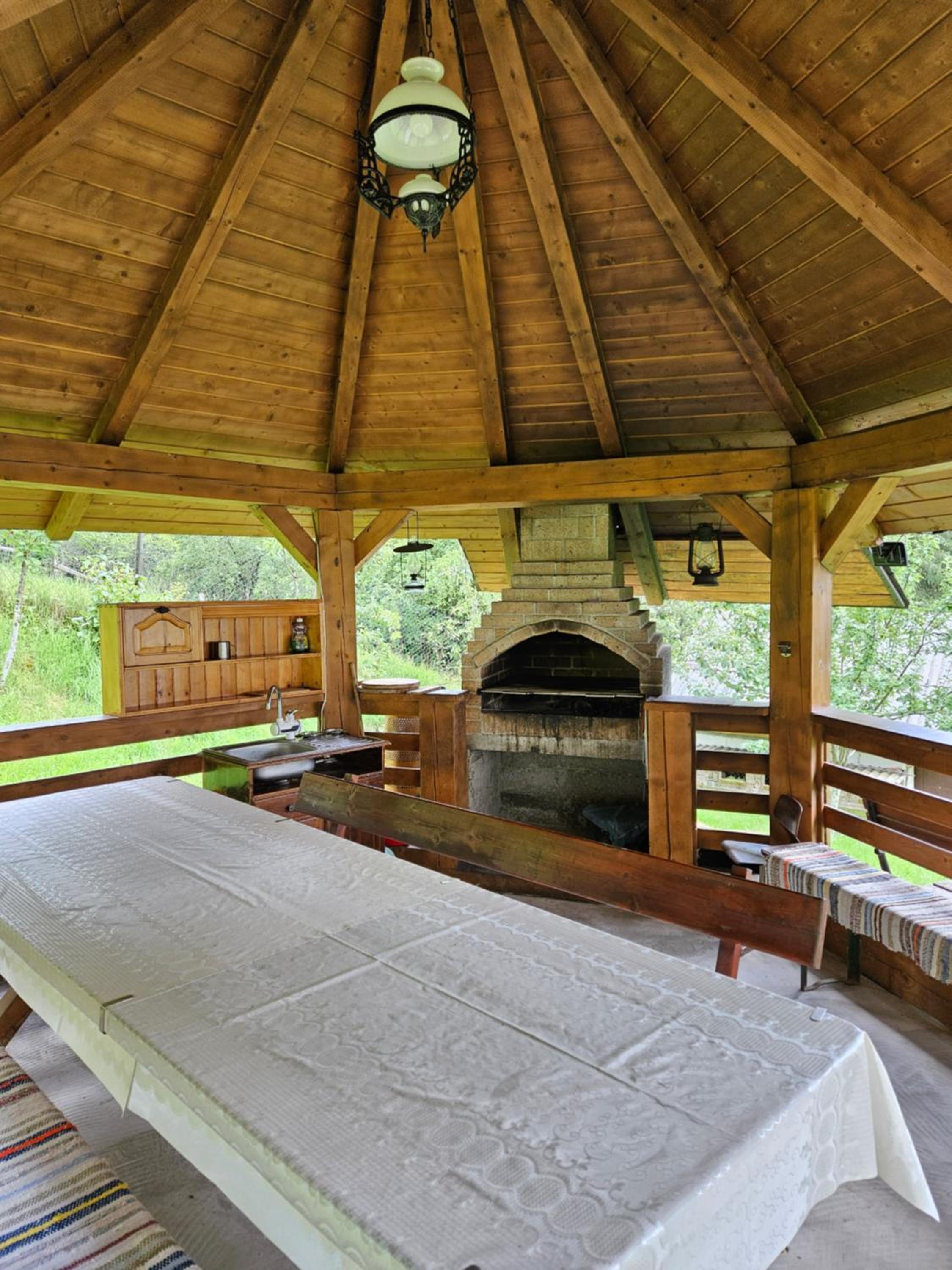 Five-Bedroom House - Photo 6