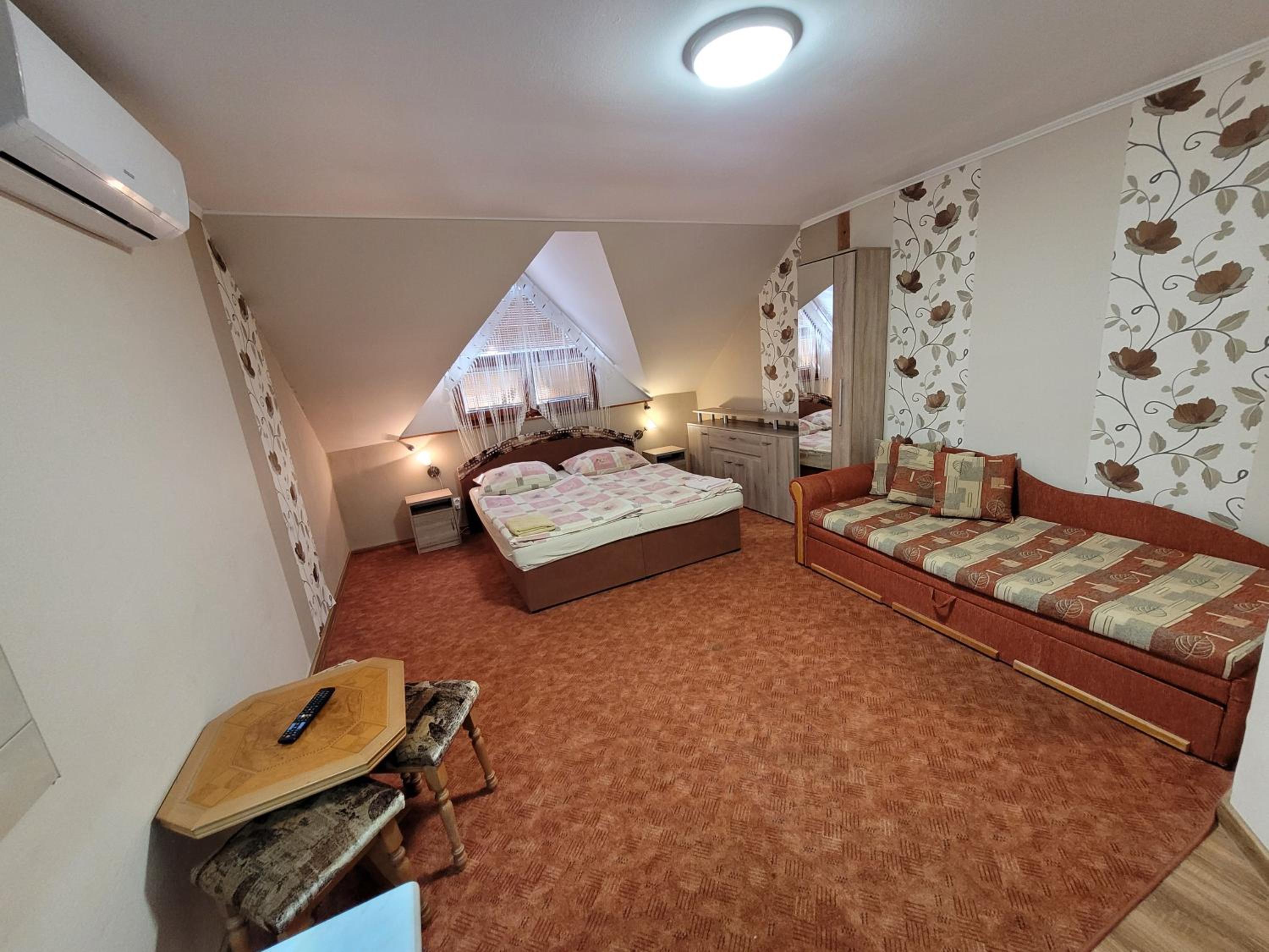 Classic Quadruple Room - Photo 6