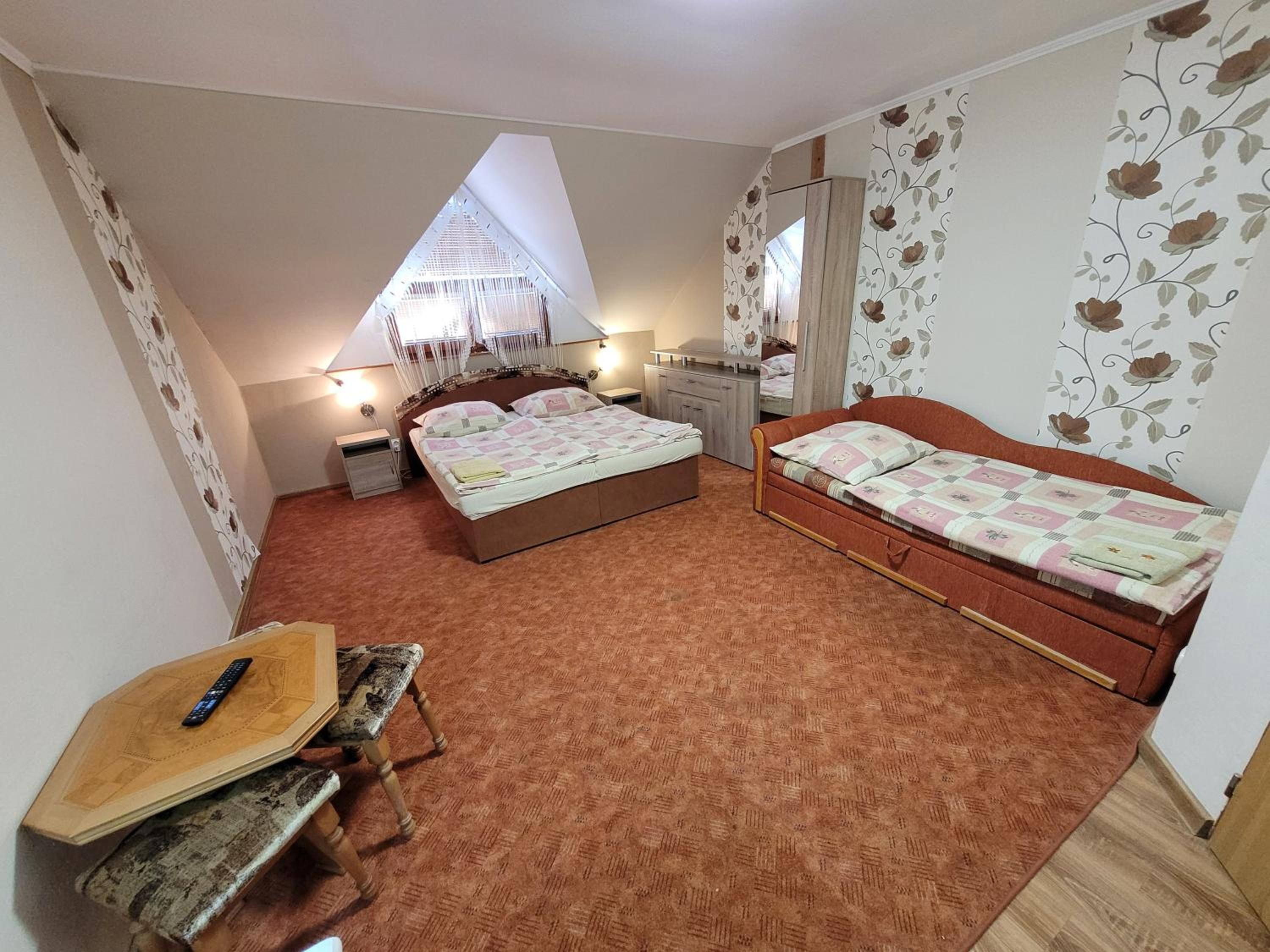 Classic Quadruple Room - Photo 8