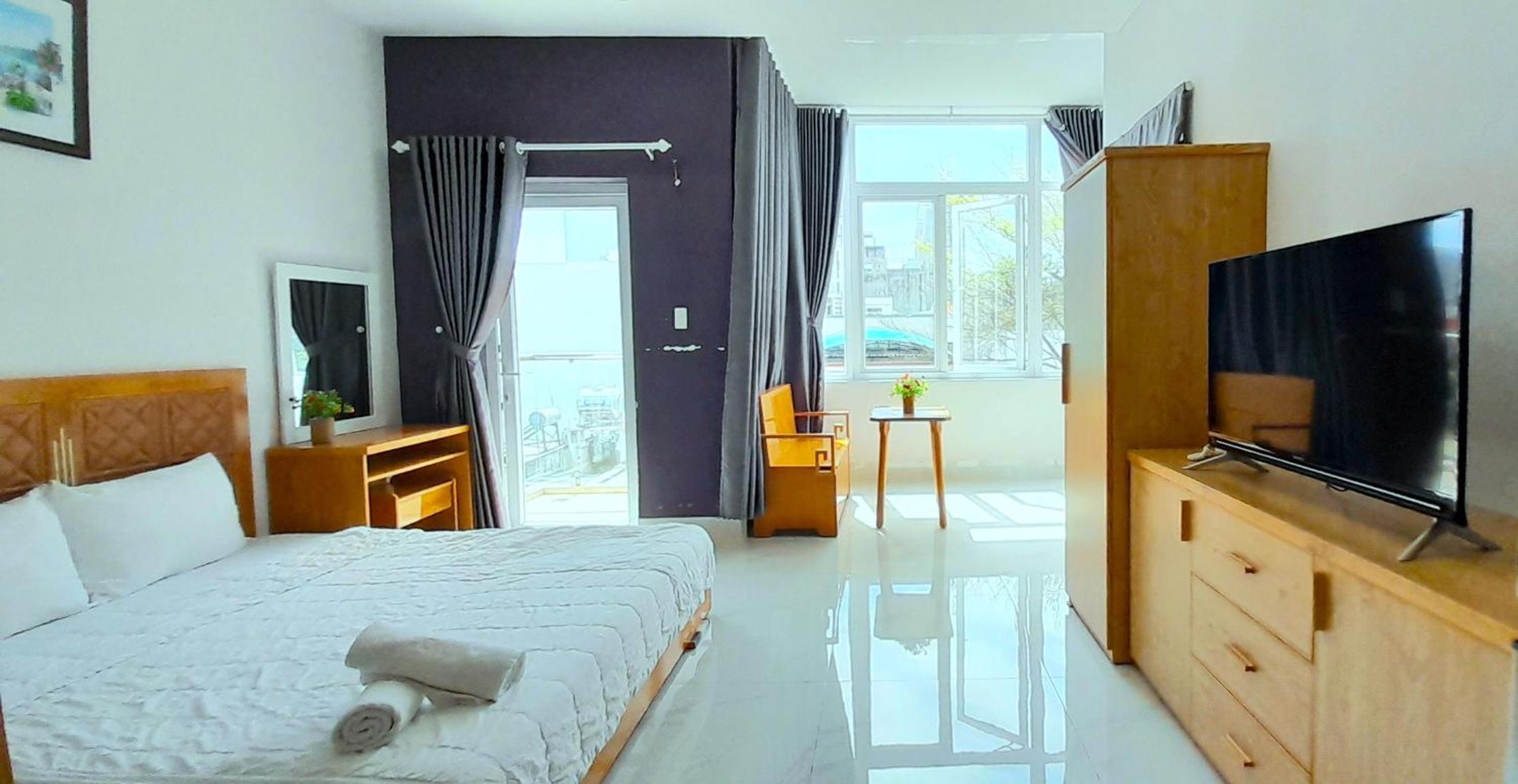 Apartment with Balcony photo 3