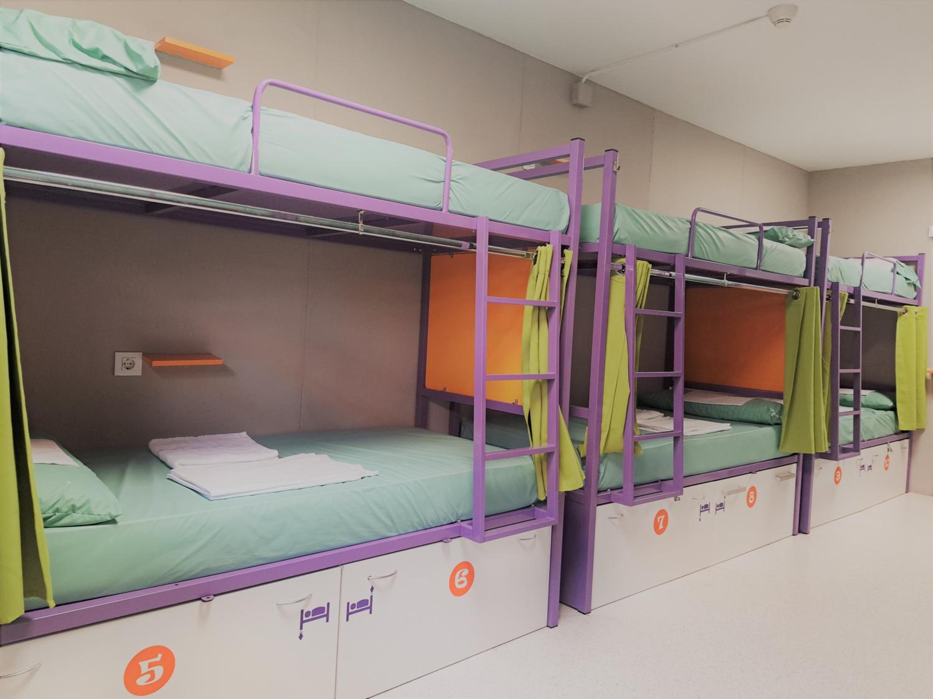 Bed in 12-Bed Mixed Dormitory Room with Shared Bathroom photo 3