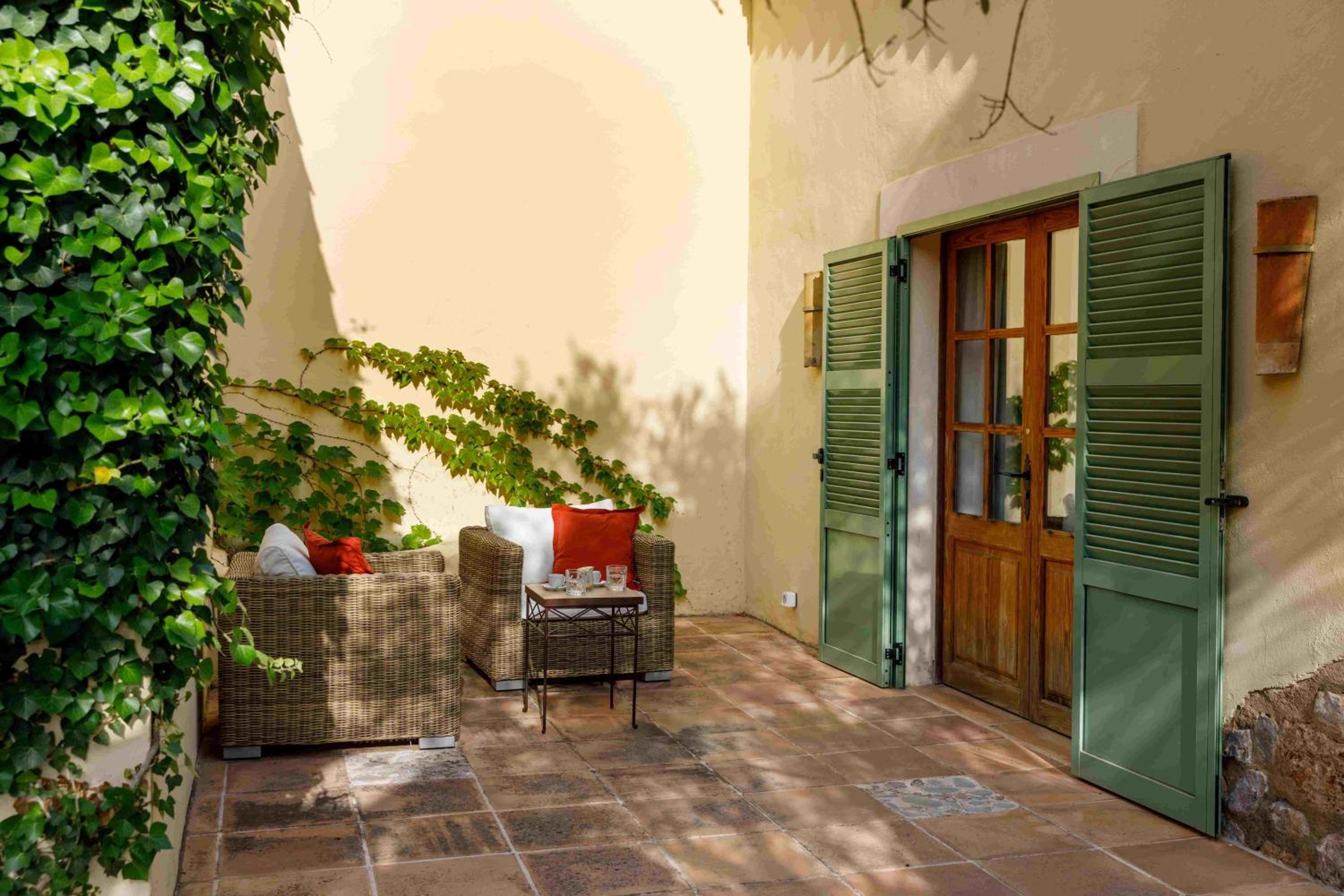 Bungalow With Patio photo 2