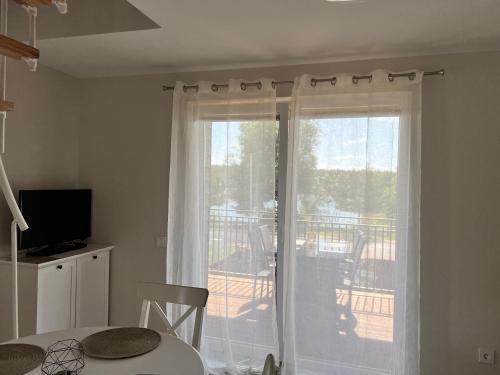 Apartment with Lake View - Photo 5