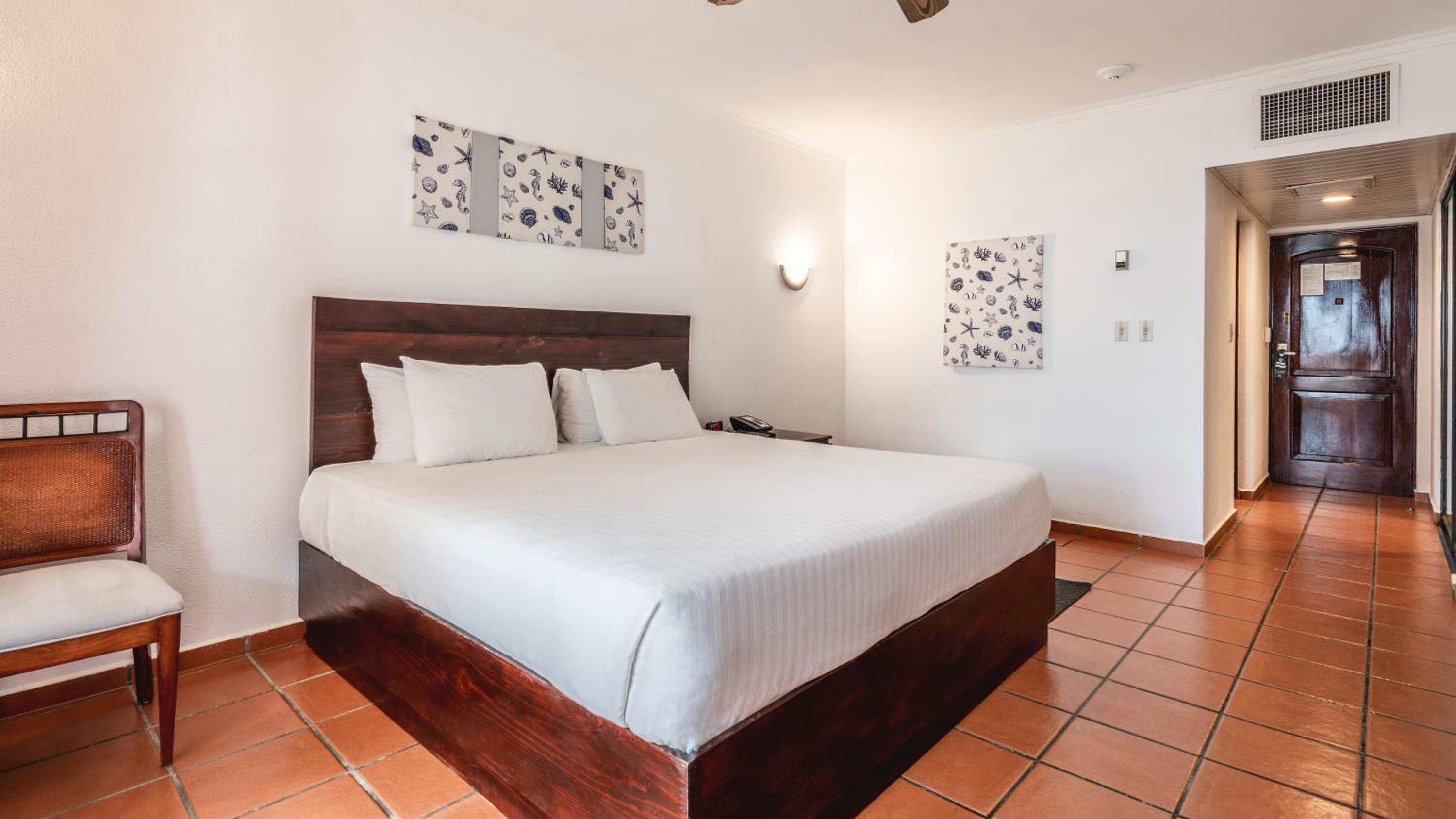 Deluxe Garden View Adults Only King Bed