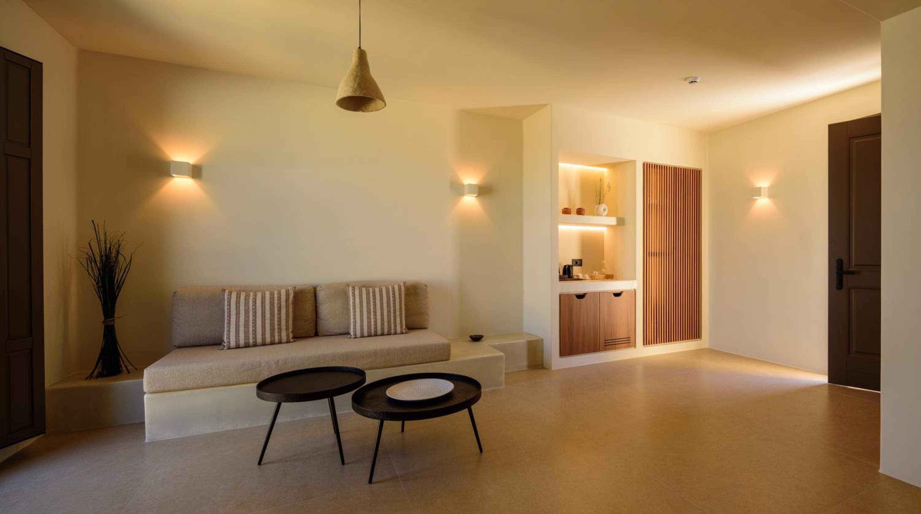 Superior Suite with Heated Jacuzzi and Sea View - Photo 20