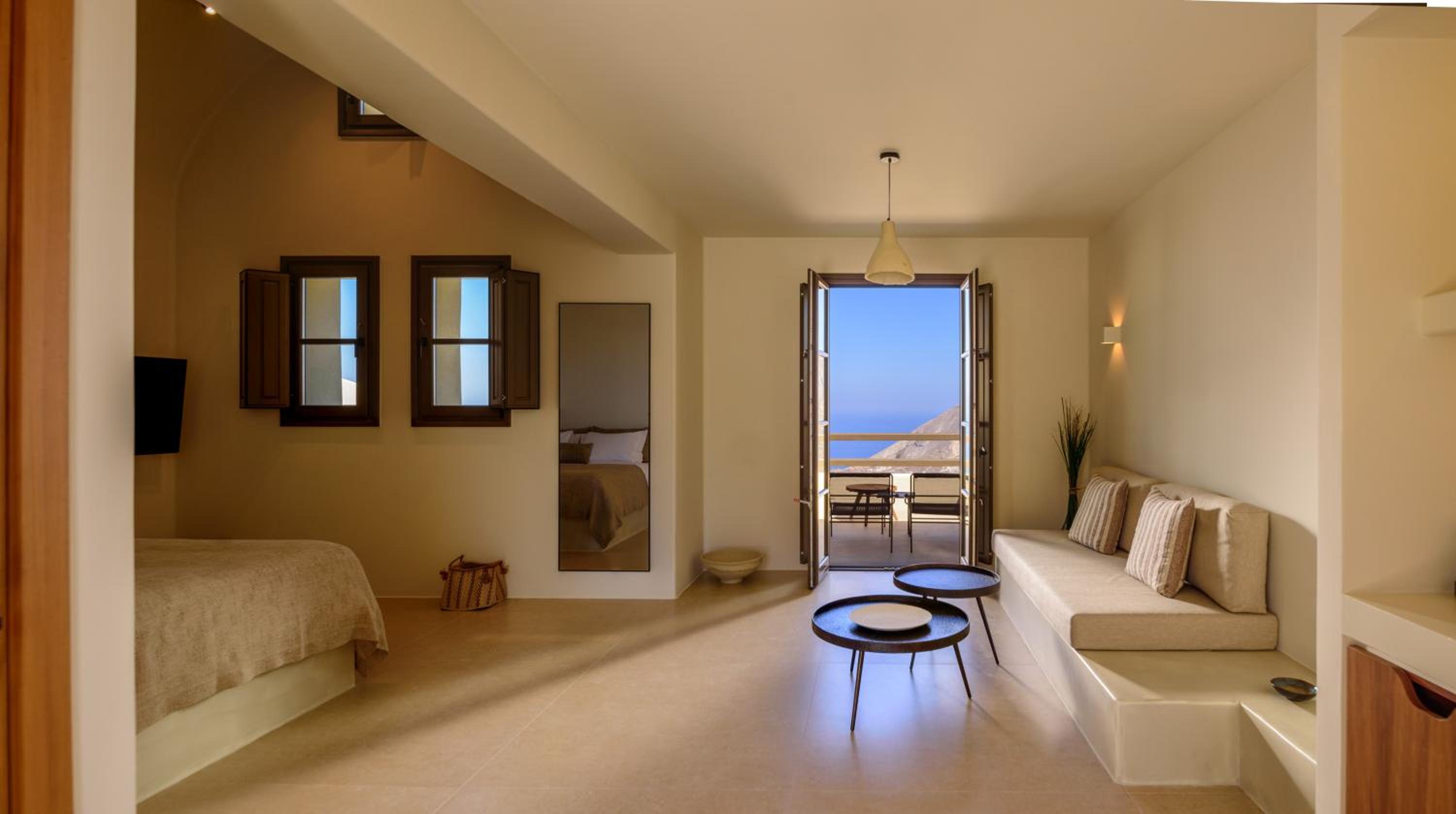 Superior Suite with Heated Jacuzzi and Sea View - Photo 3