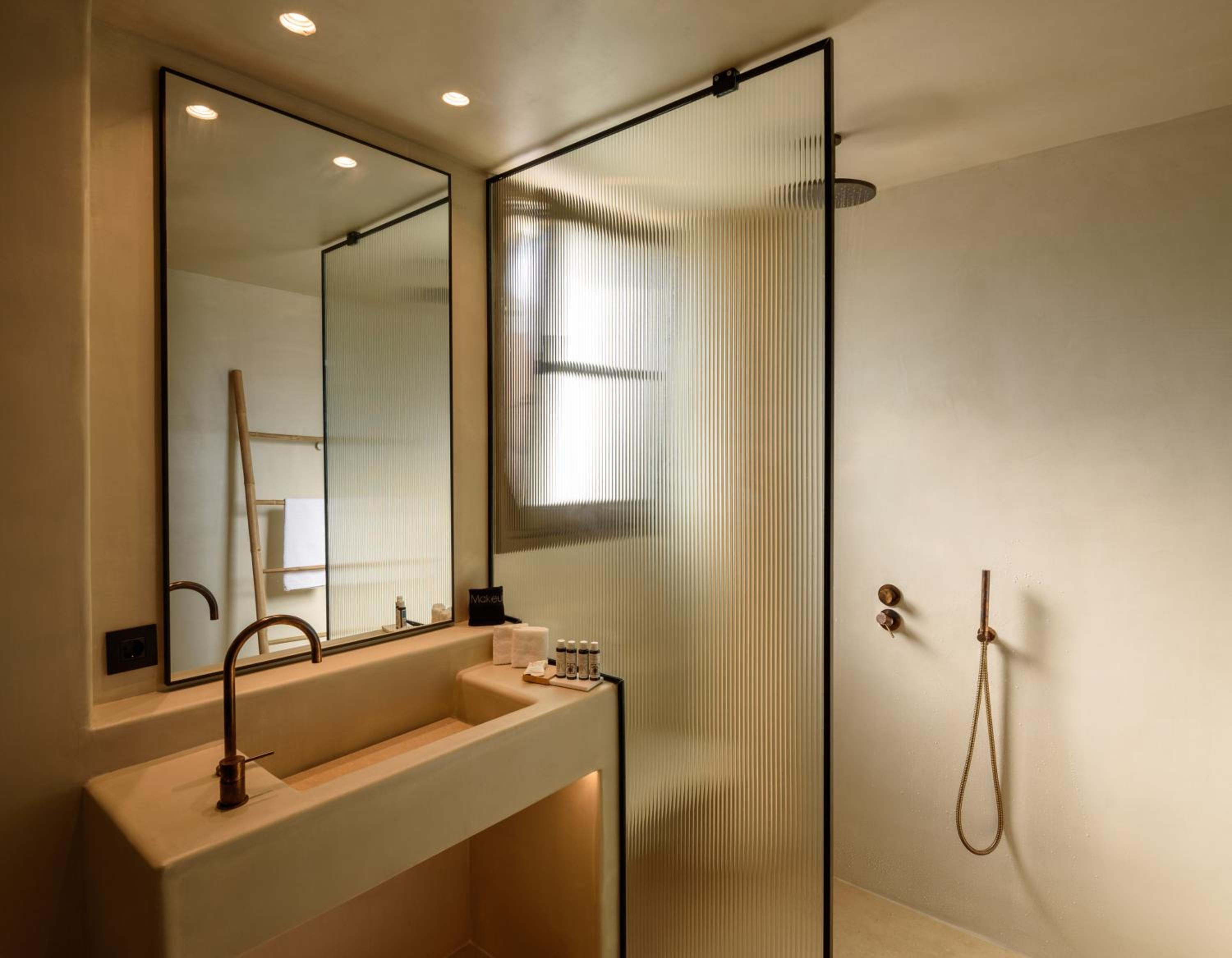 Superior Suite with Heated Jacuzzi and Sea View - Photo 2