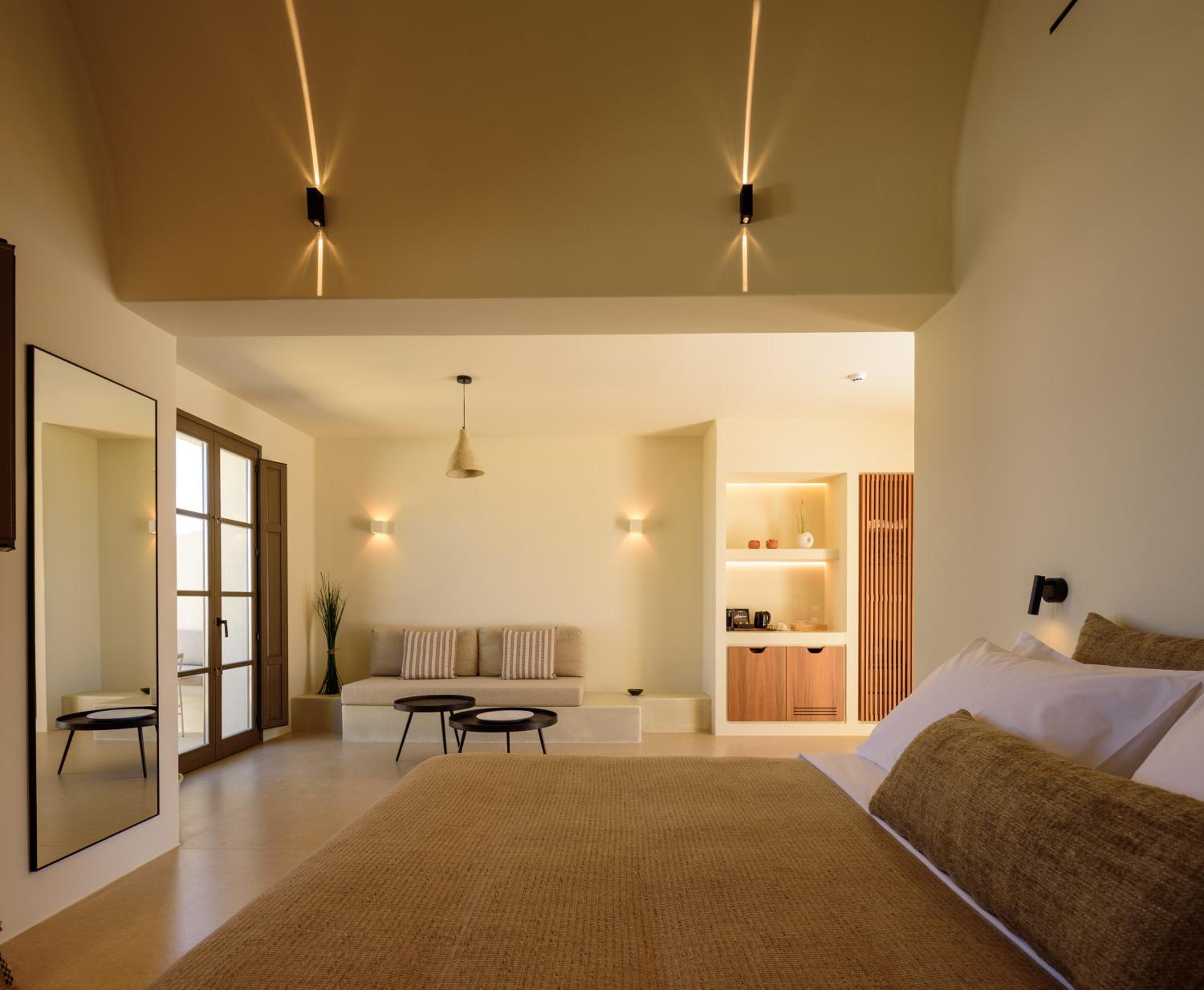 Superior Suite with Heated Jacuzzi and Sea View - Photo 5