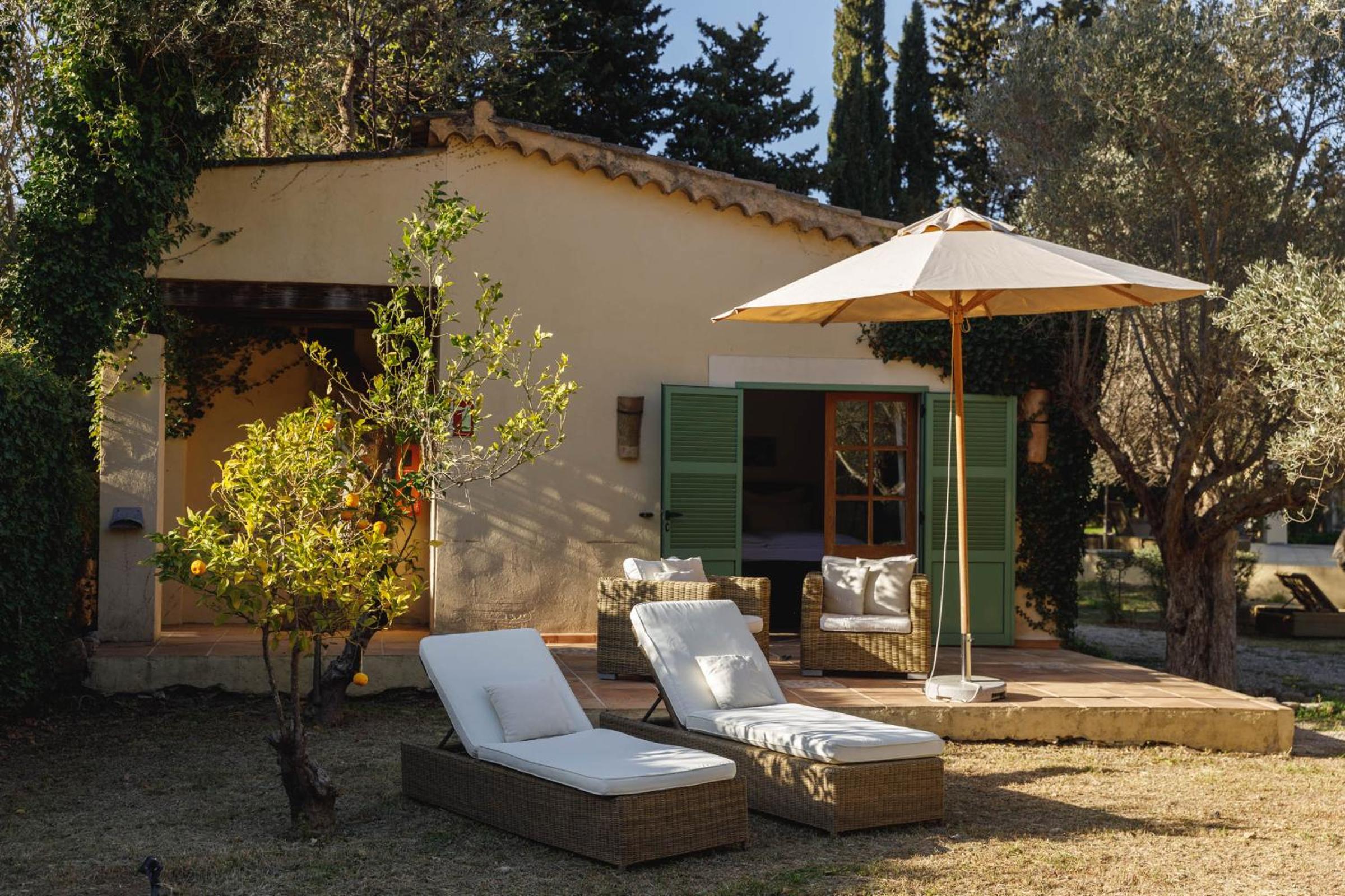 Bungalow With Patio photo 2