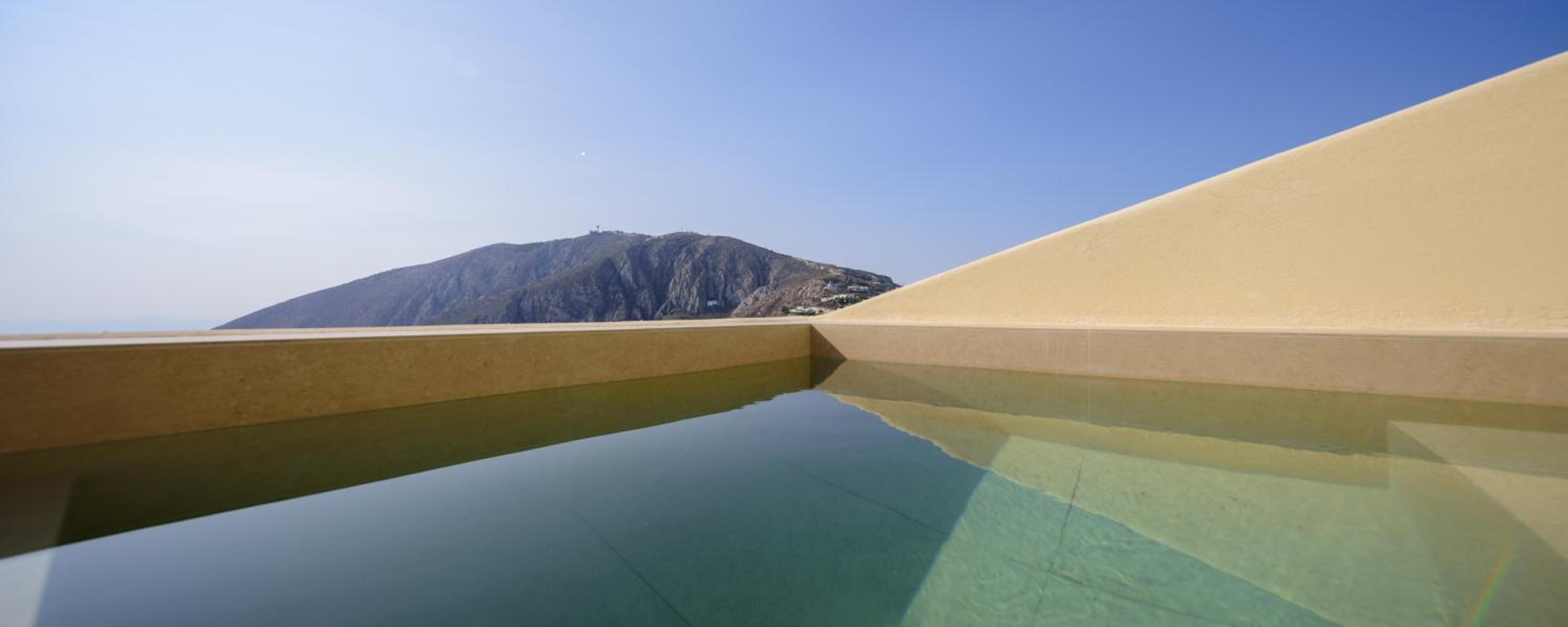Superior Suite with Heated Jacuzzi and Sea View - Photo 17