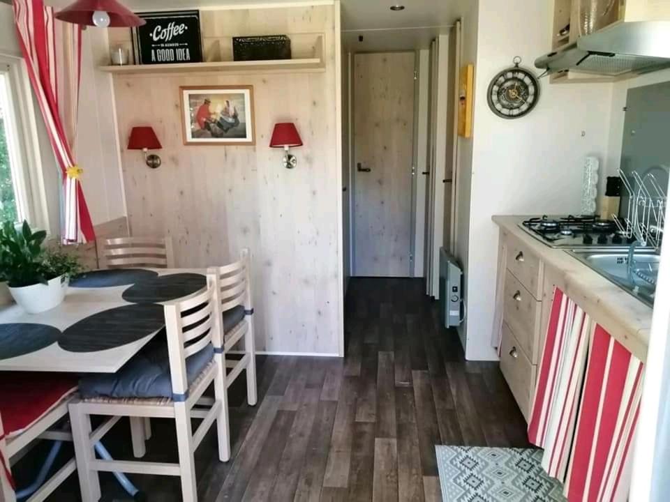 Mobile Home photo 1
