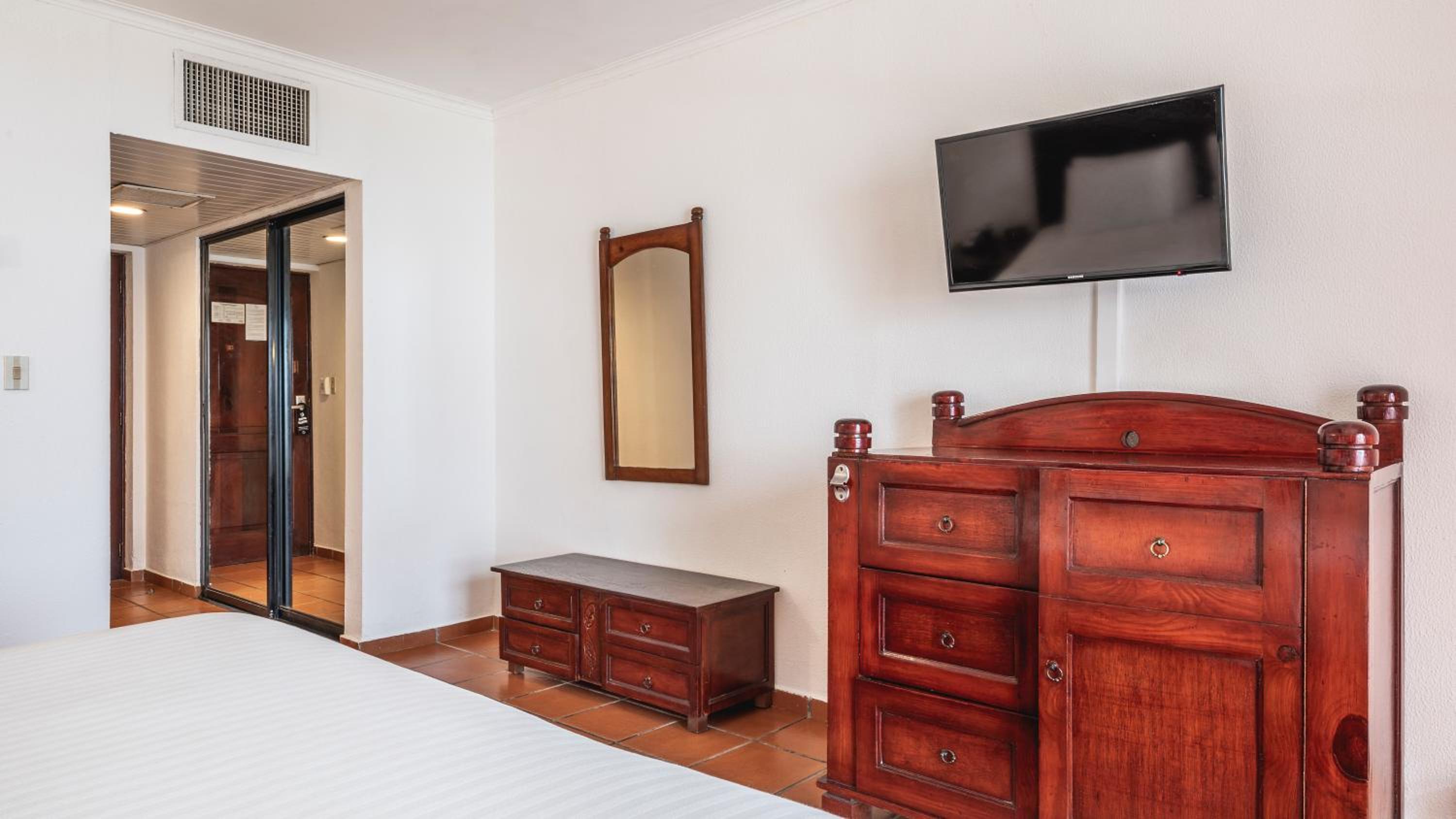 Deluxe Garden View Adults Only King Bed