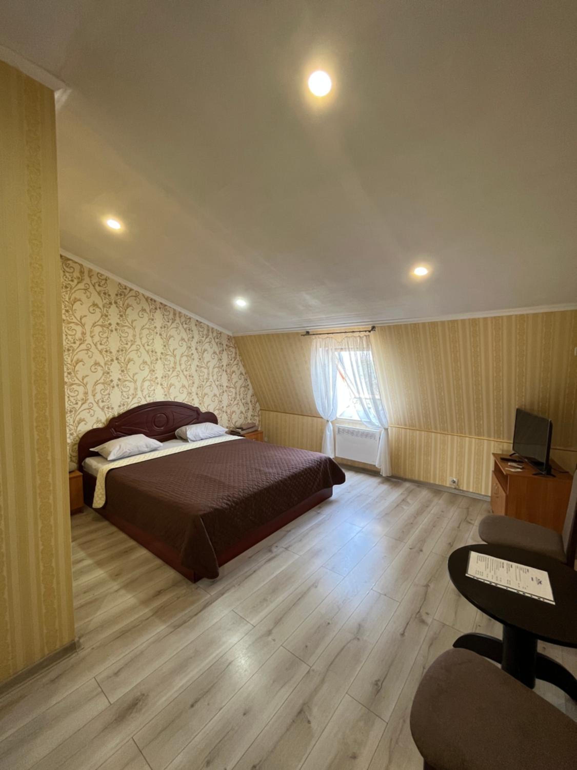 Deluxe Queen Room