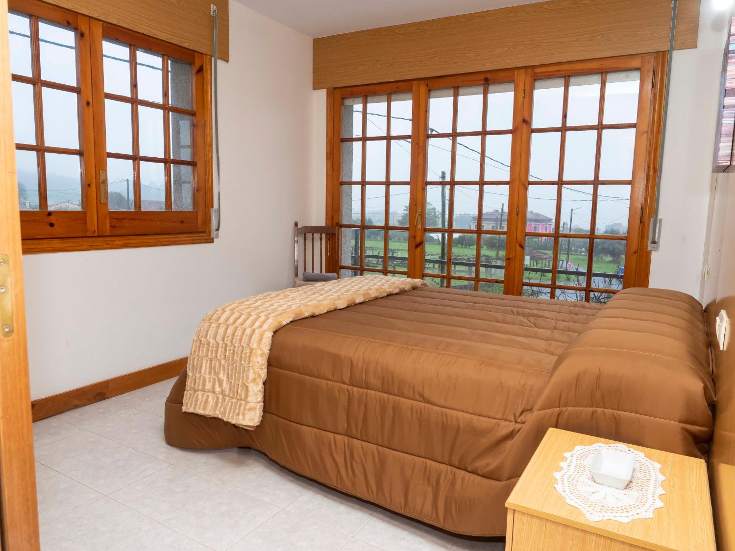 Six-Bedroom House photo 2