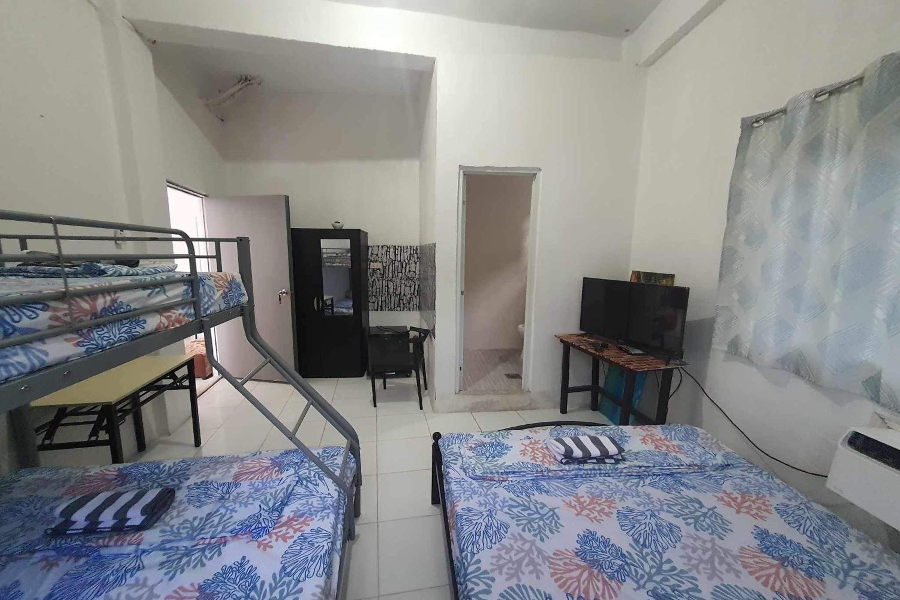 Family Room - Photo 9